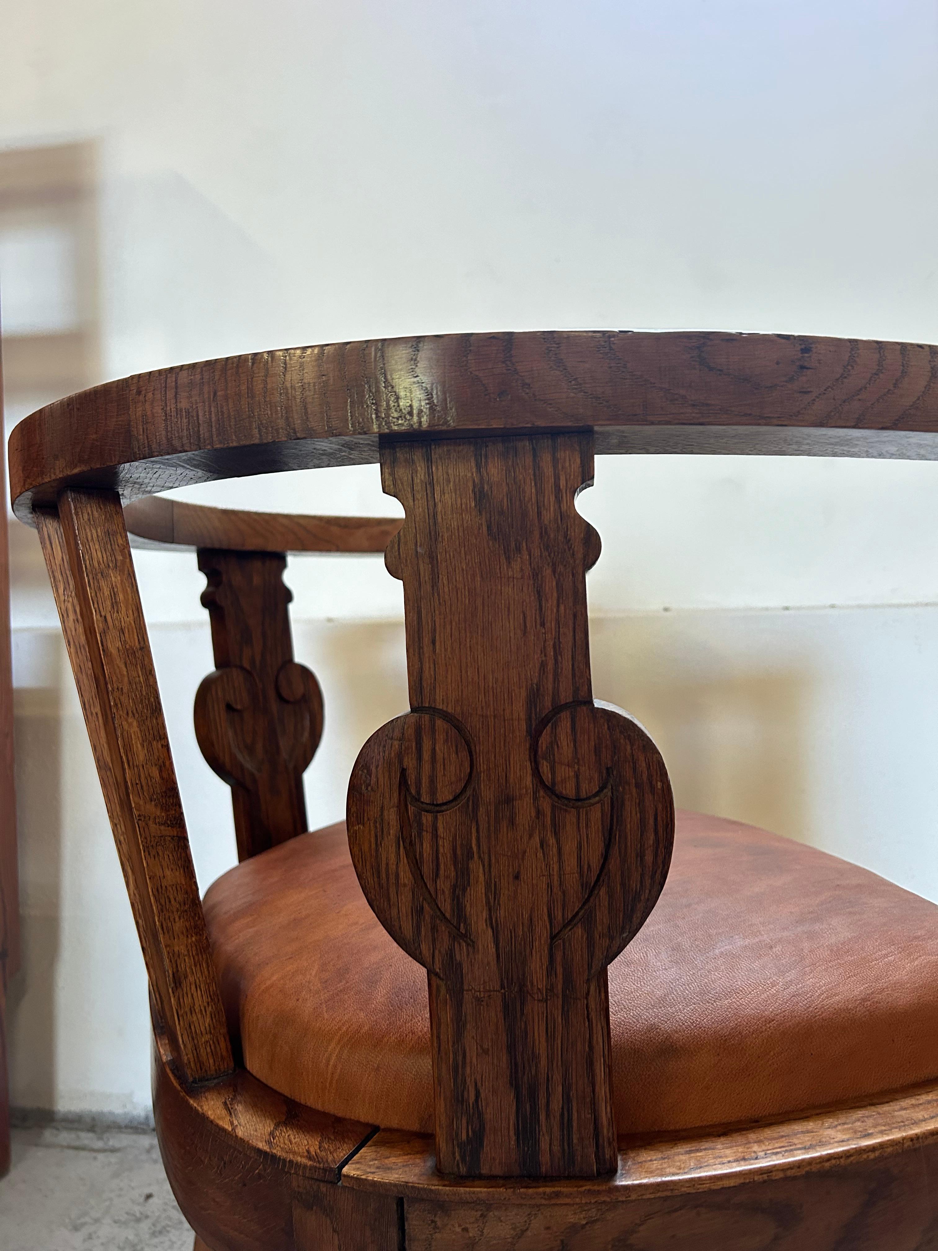 Danese Poltrona Thorvald Bindesbøll in legno massiccio di Oak, Danimarca, 1900 in vendita
