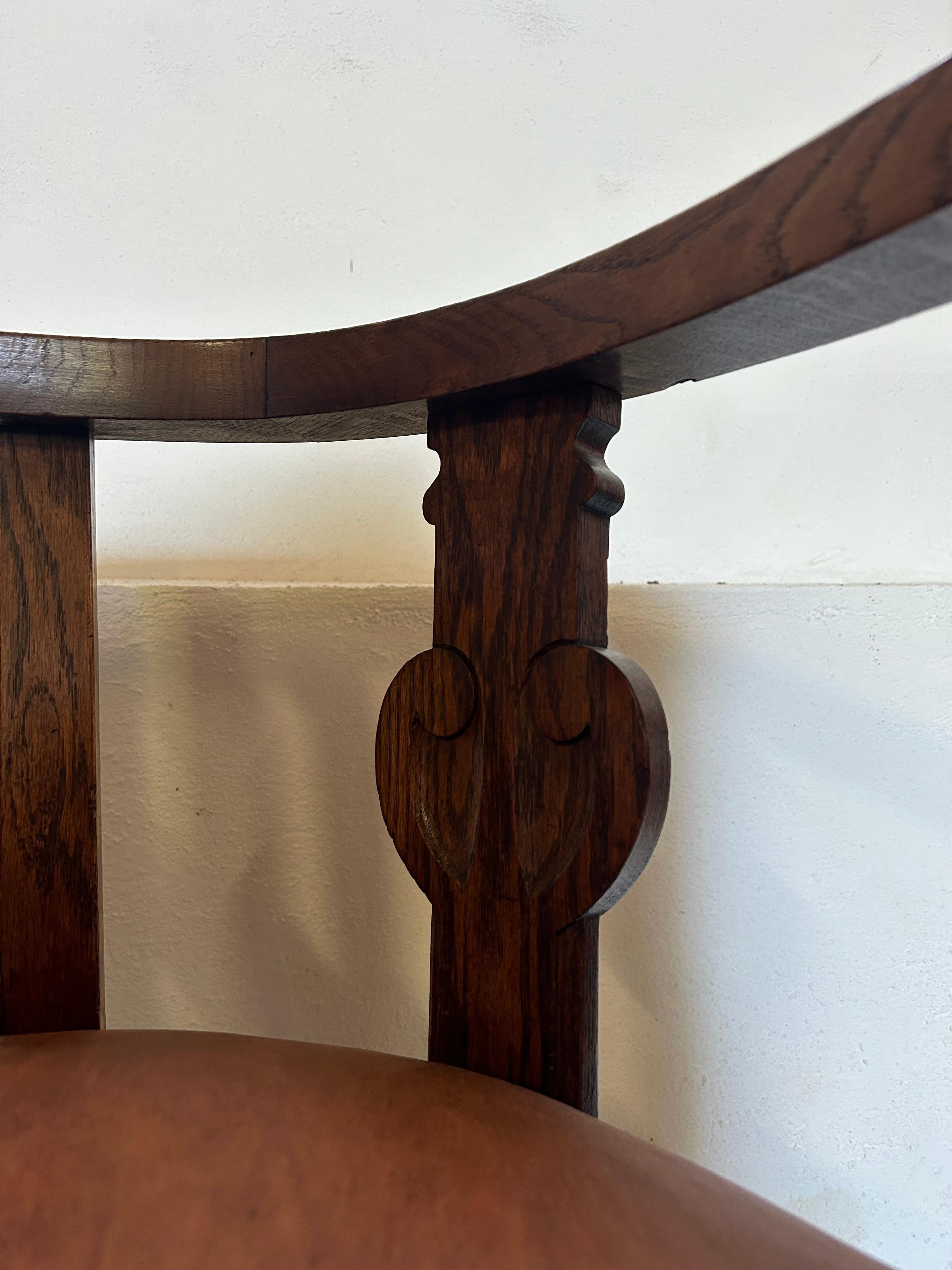 Poltrona Thorvald Bindesbøll in legno massiccio di Oak, Danimarca, 1900 In condizioni buone in vendita a Valby, 84