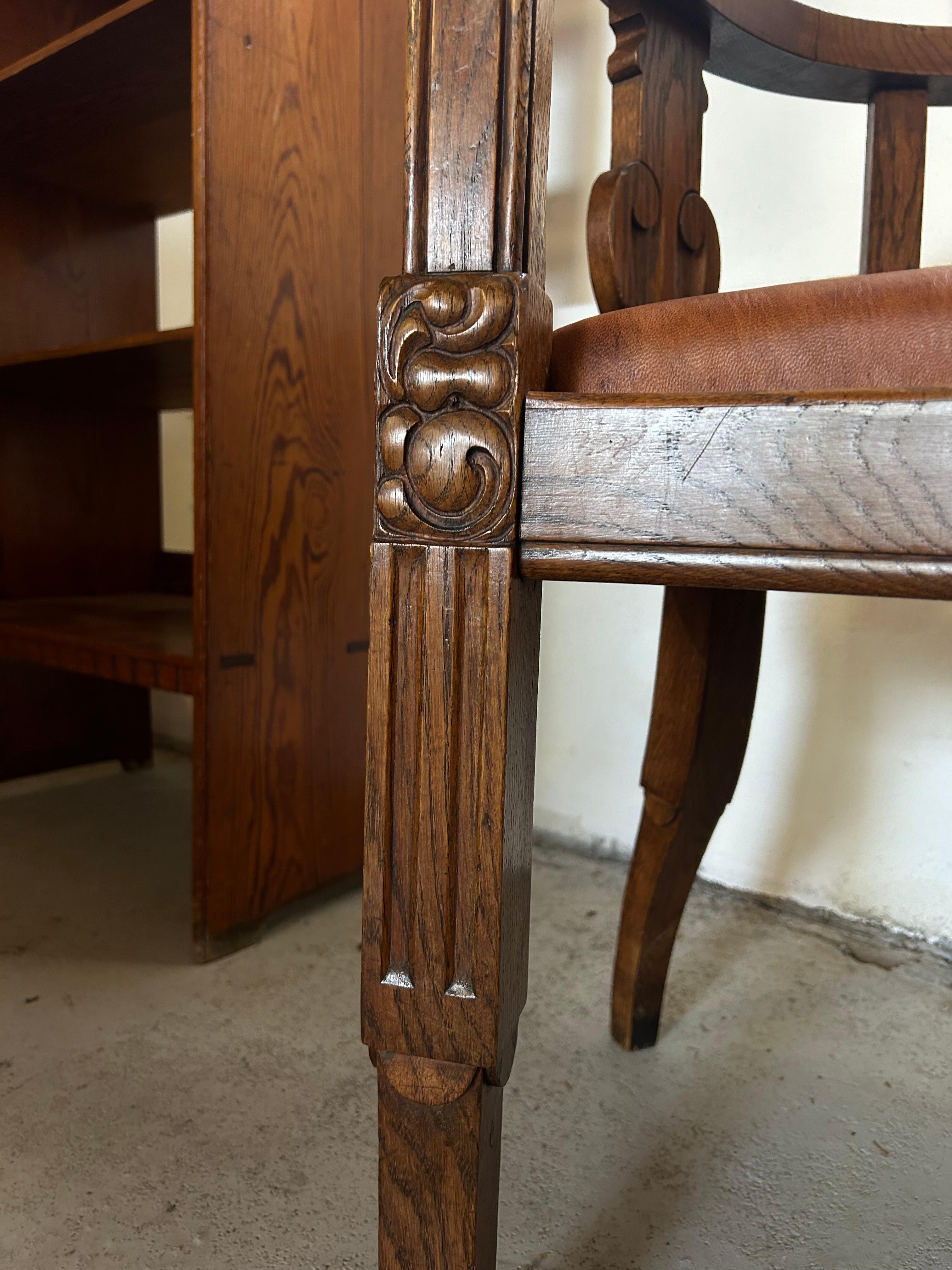 Pelle Poltrona Thorvald Bindesbøll in legno massiccio di Oak, Danimarca, 1900 in vendita