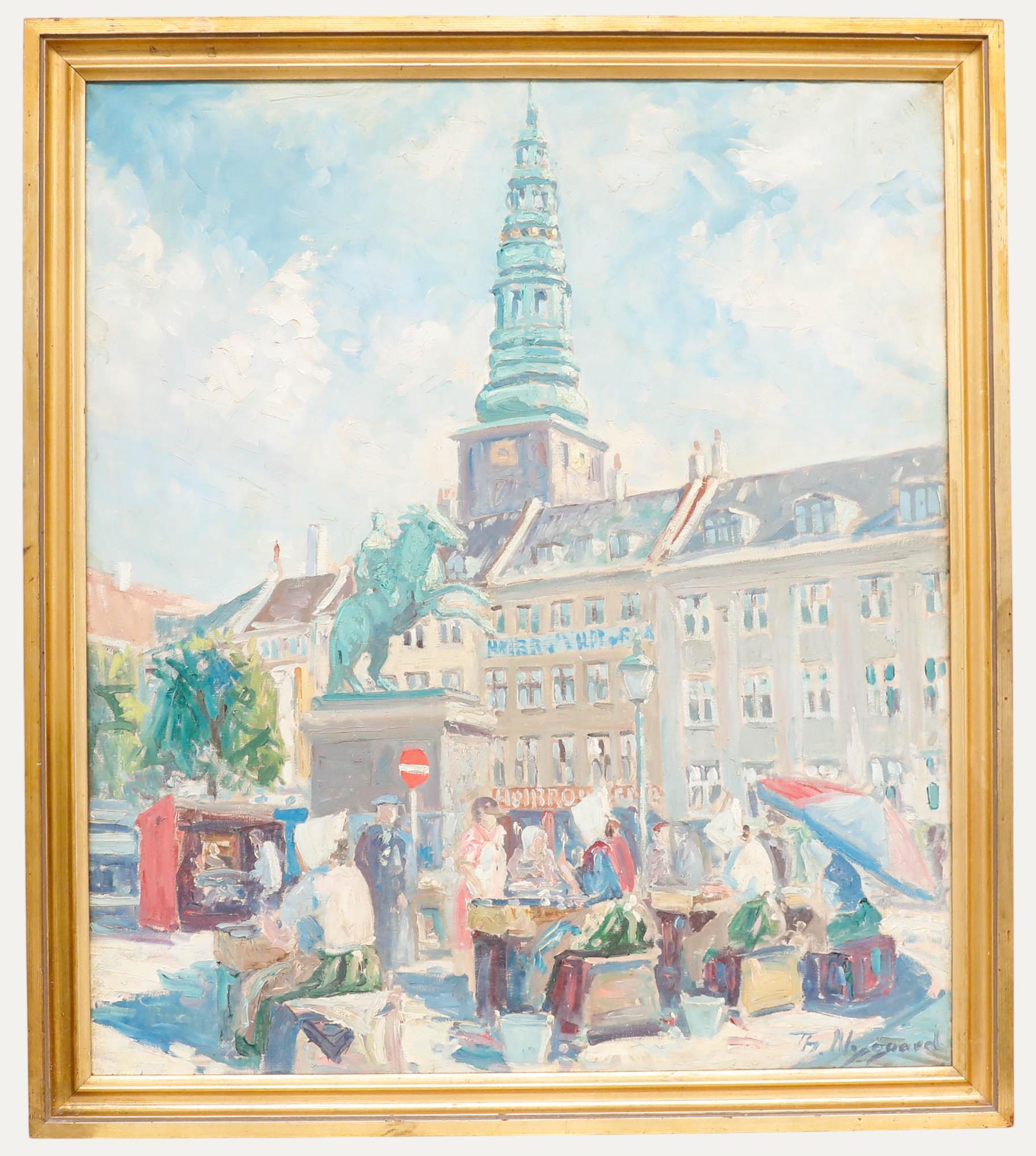 Cette vibrante peinture à l
huile de l
artiste danois Thorvald Nygaard (1892-1973) dépeint une scène animée du marché de Copenhague où les femmes de pêcheurs éviscèrent et vendent les prises de leurs maris près de la statue de l
évêque Absalon.