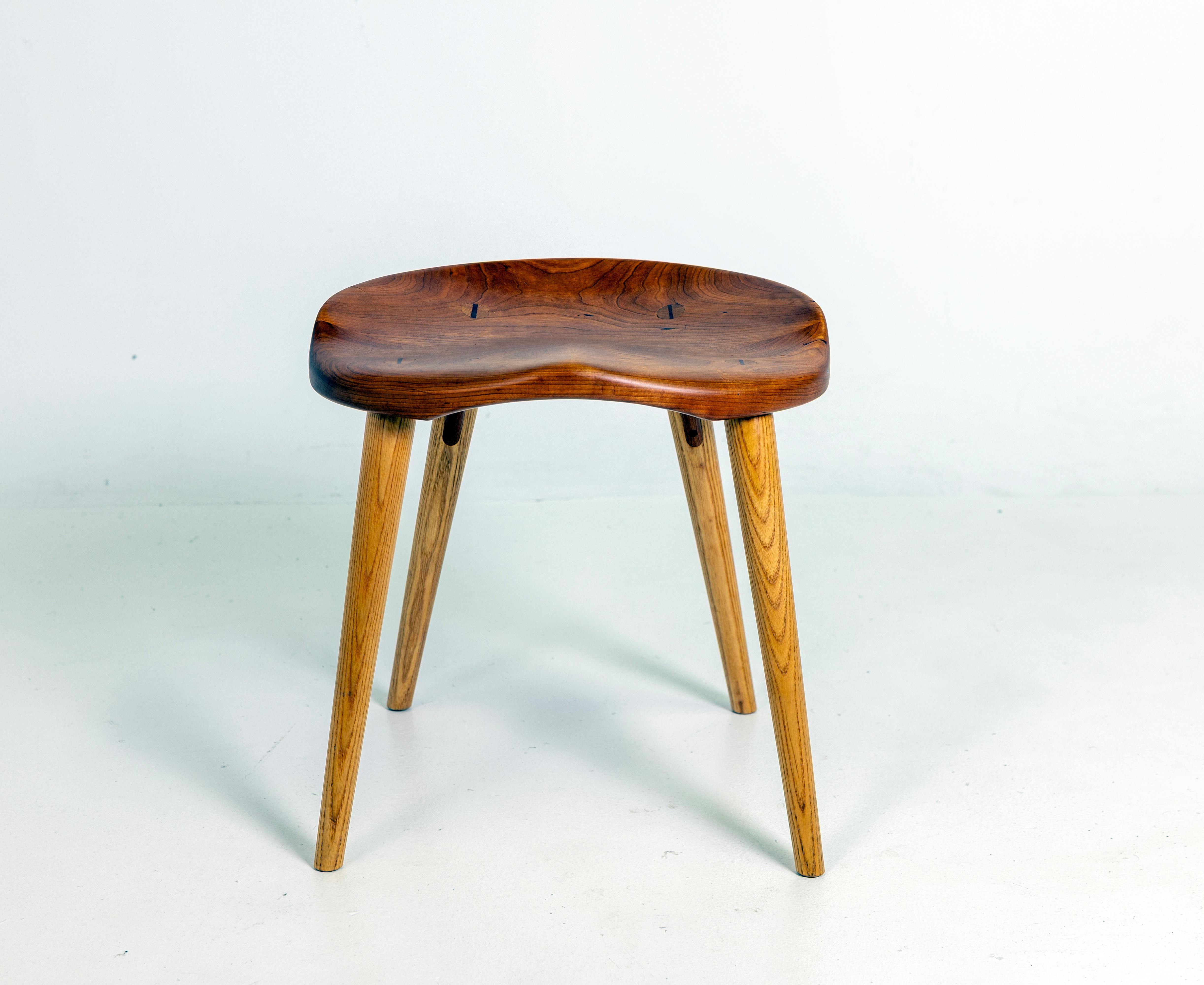 Schönes Original Thos. Moser Hocker. Bitte sehen Sie alle Bilder.