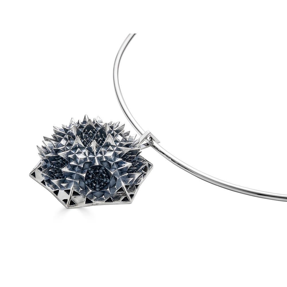Moderno Collana con ciondolo grande in argento Thoscene Fractal in vendita