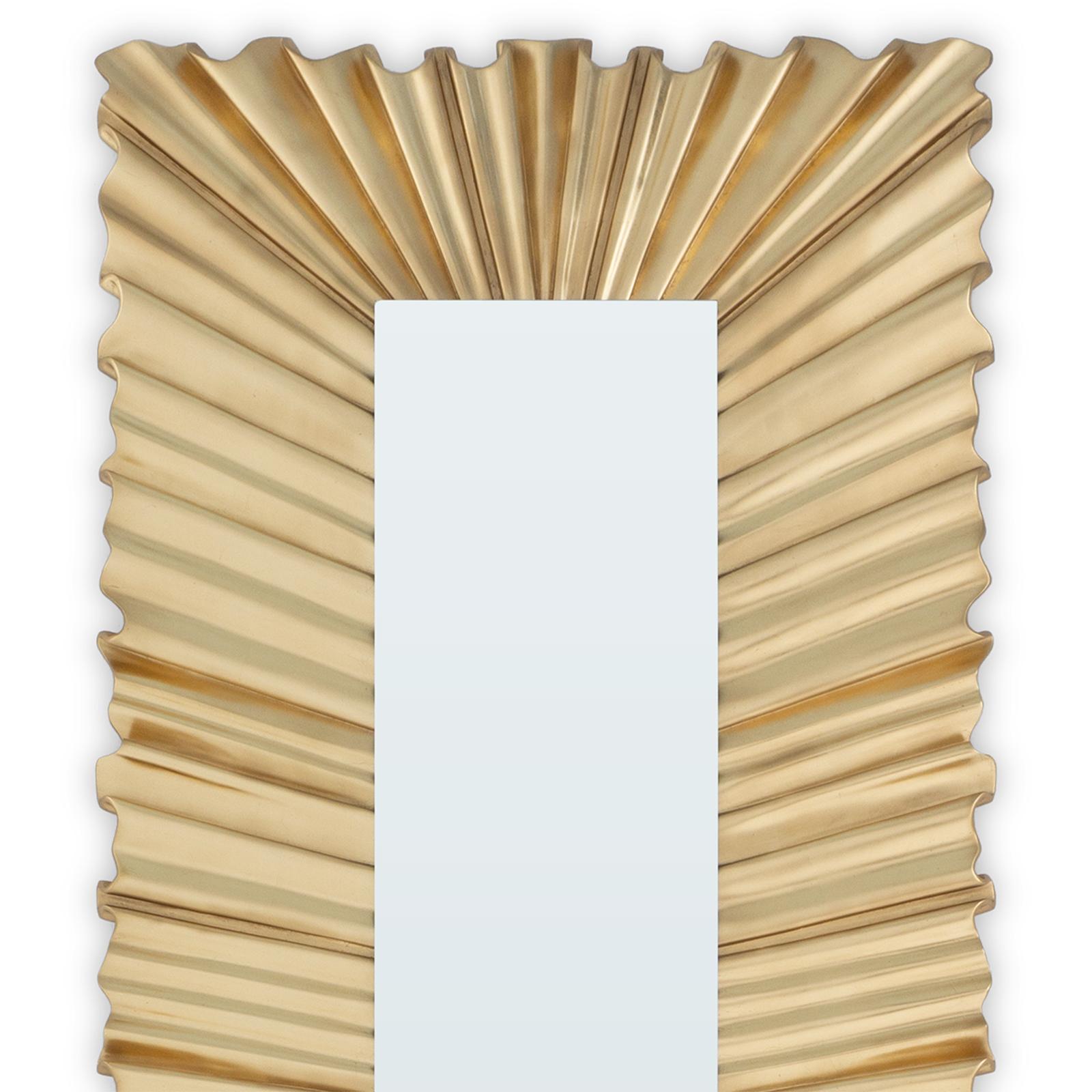Mirror Thousands Leaf with hand-carved solid 
wood frame hand-painted with gold leaf paint.
With bevelled mirror glass.
Also available in silver paint finish or in coffee finish.


