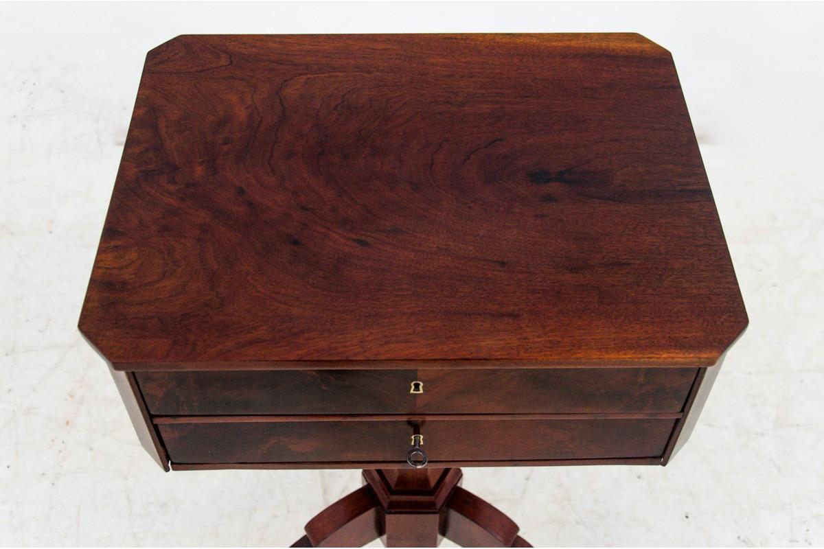 Thread table, Northern Europe, circa 1860. Antique. For Sale 2