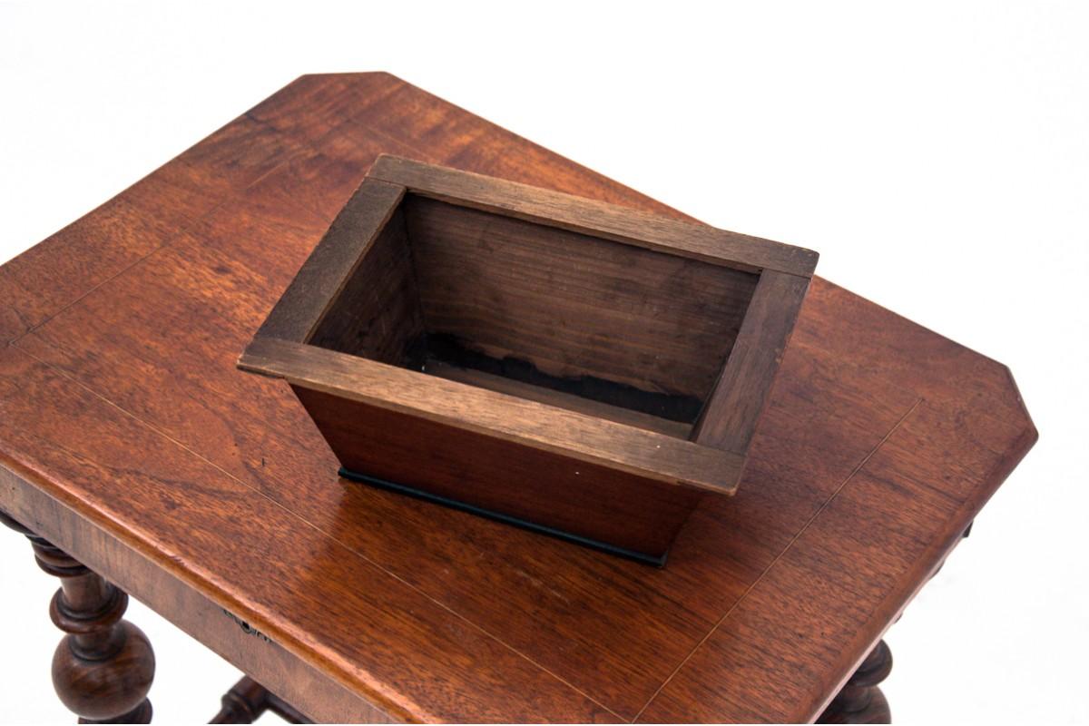 Thread table, Northern Europe, circa 1890. For Sale 3
