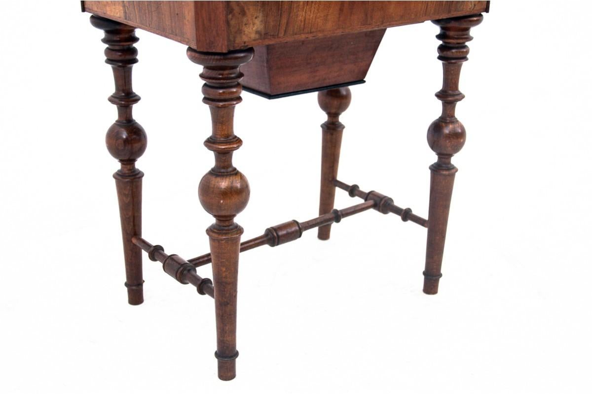 Thread table, Northern Europe, circa 1890. For Sale 4