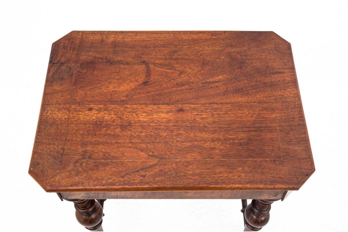 Walnut Thread table, Northern Europe, circa 1890. For Sale