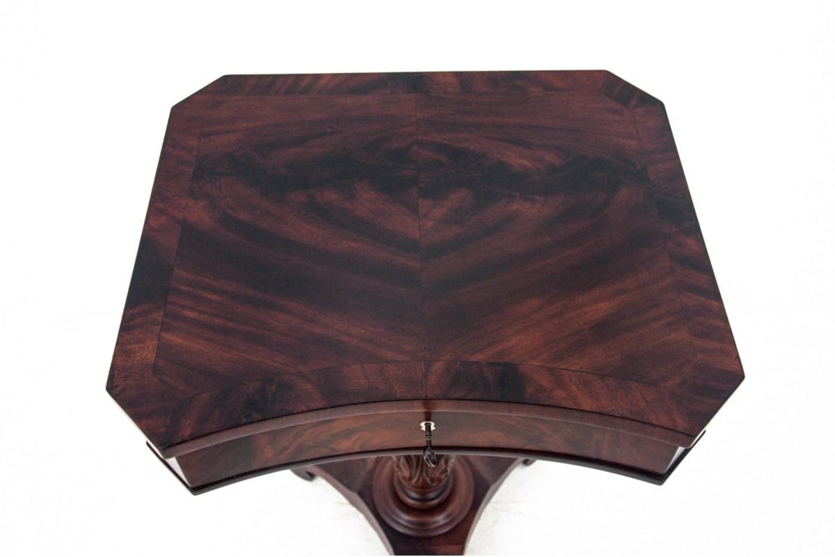 Thread table, Northern Europe, late 19th century. For Sale 3