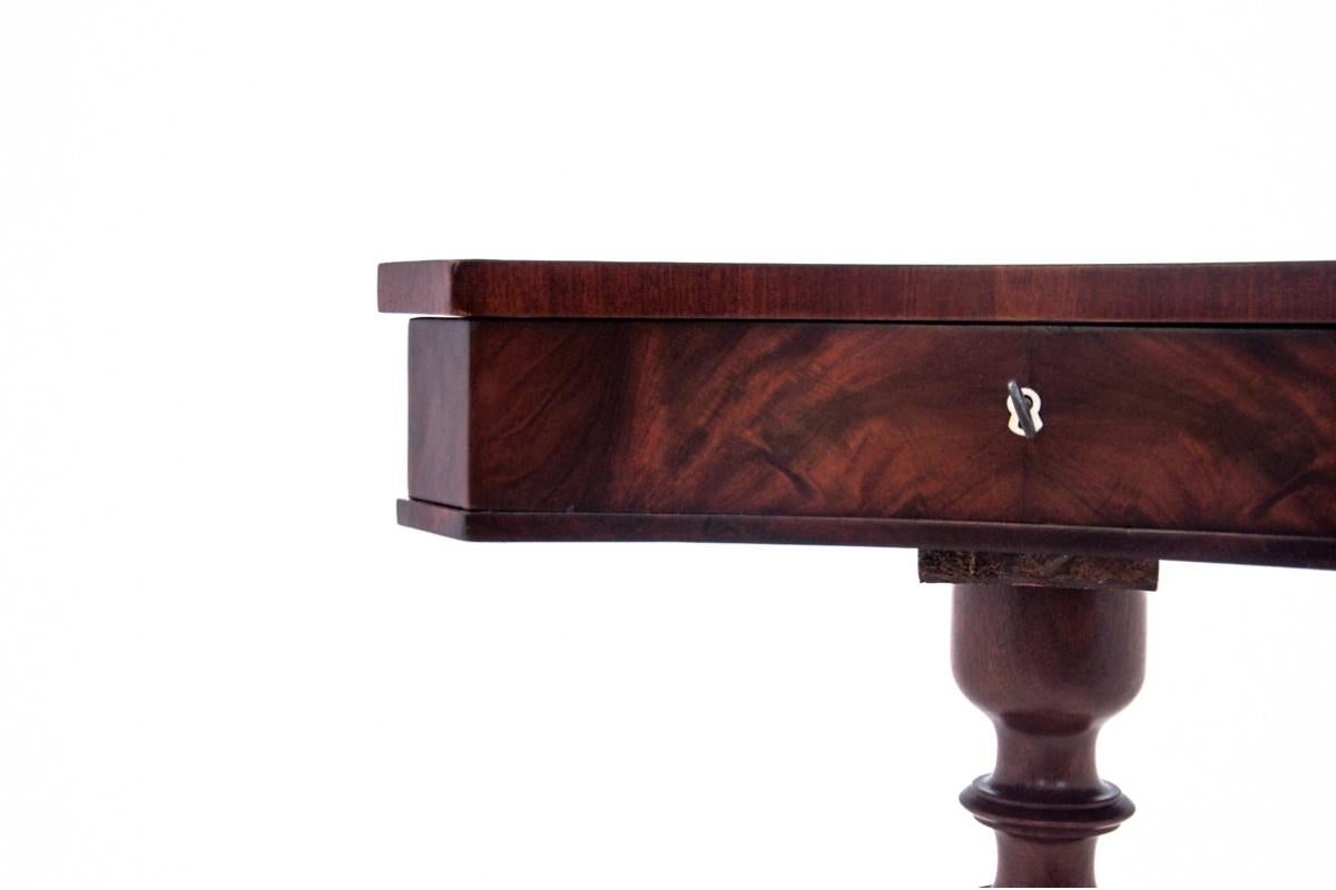 Thread table, Northern Europe, late 19th century. For Sale 4