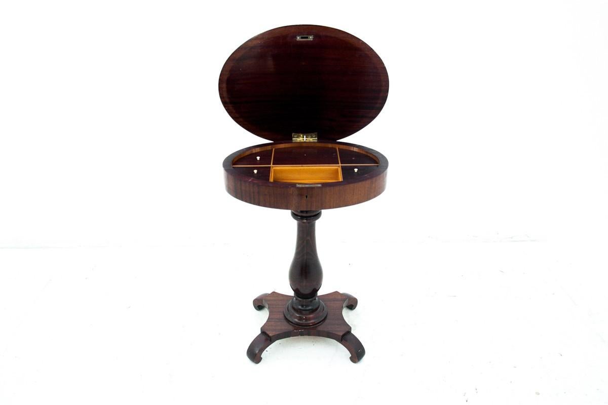 Thread Table, Northern Europe, Late 19th Century In Good Condition For Sale In Chorzów, PL