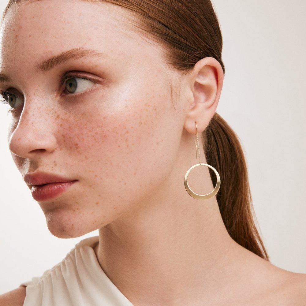 Introducing the latest in our line of refined pieces, the 14K Solid Gold Threader Circle Earrings from Orena Jewelry. Artfully handcrafted, these earrings are a testament to the luxurious simplicity that defines our brand. Merging the timeless