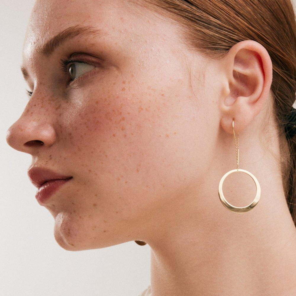 Threader Circle Earrings in 14K Solid Yellow Gold In New Condition For Sale In New York, NY