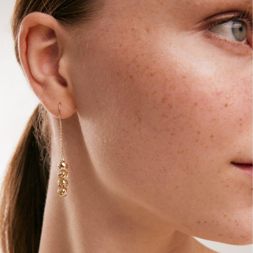 Introducing the essence of delicate allure with Orena Jewelry's 14K Solid Gold Threader Chain Earrings. Each pair is crafted with meticulous attention, blending the simplicity of modern design with the timeless grace of fine jewelry. These threader