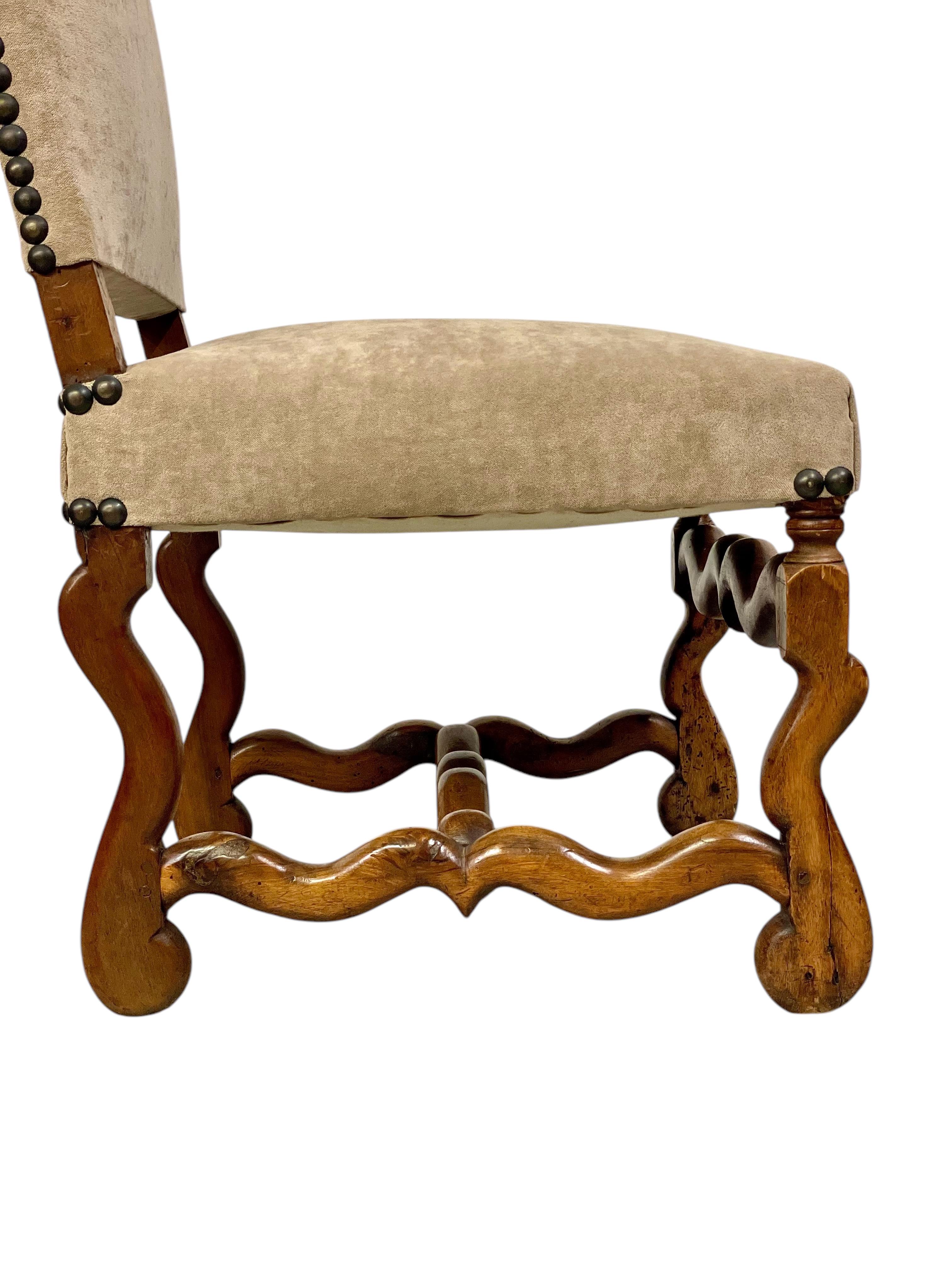 Three 17th Century Louis XIII Walnut Chairs with Velvet Upholstery In Good Condition For Sale In LA CIOTAT, FR