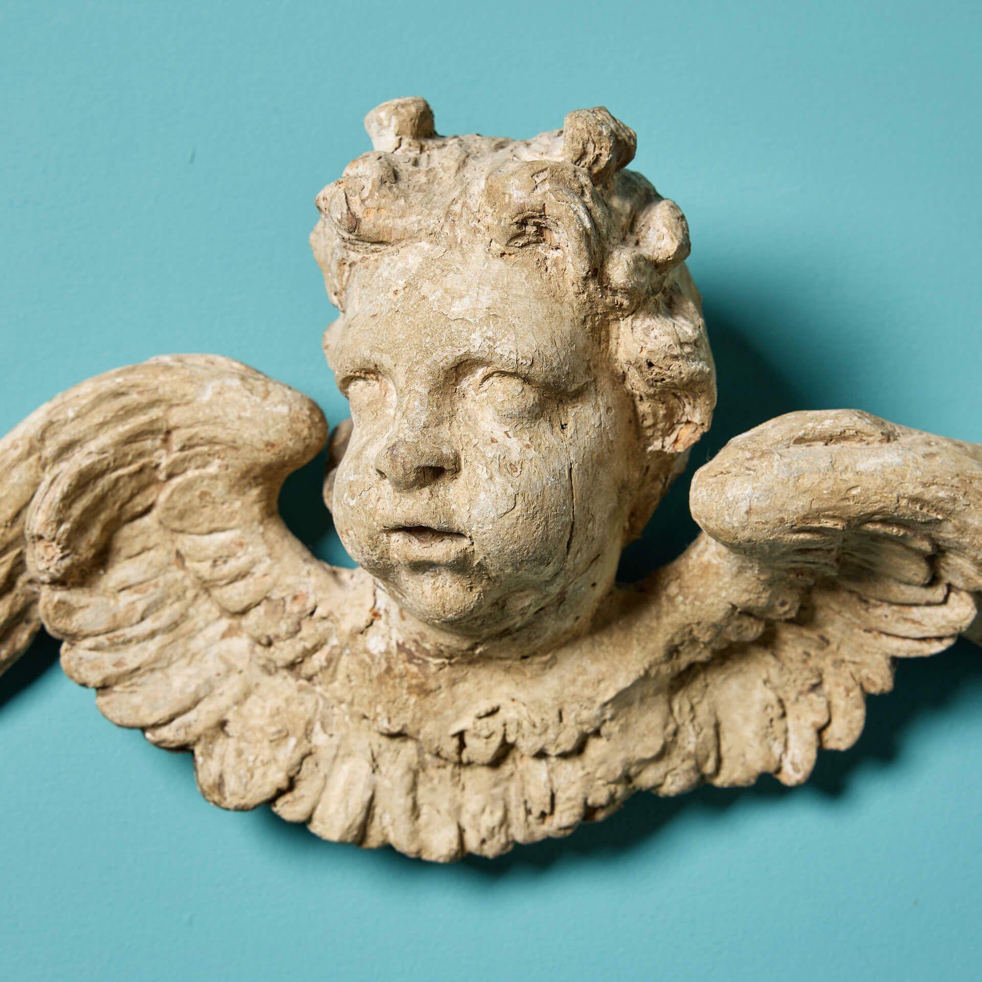 Drei polychrome Putten im Barockstil des 18. Jahrhunderts (Holz) im Angebot