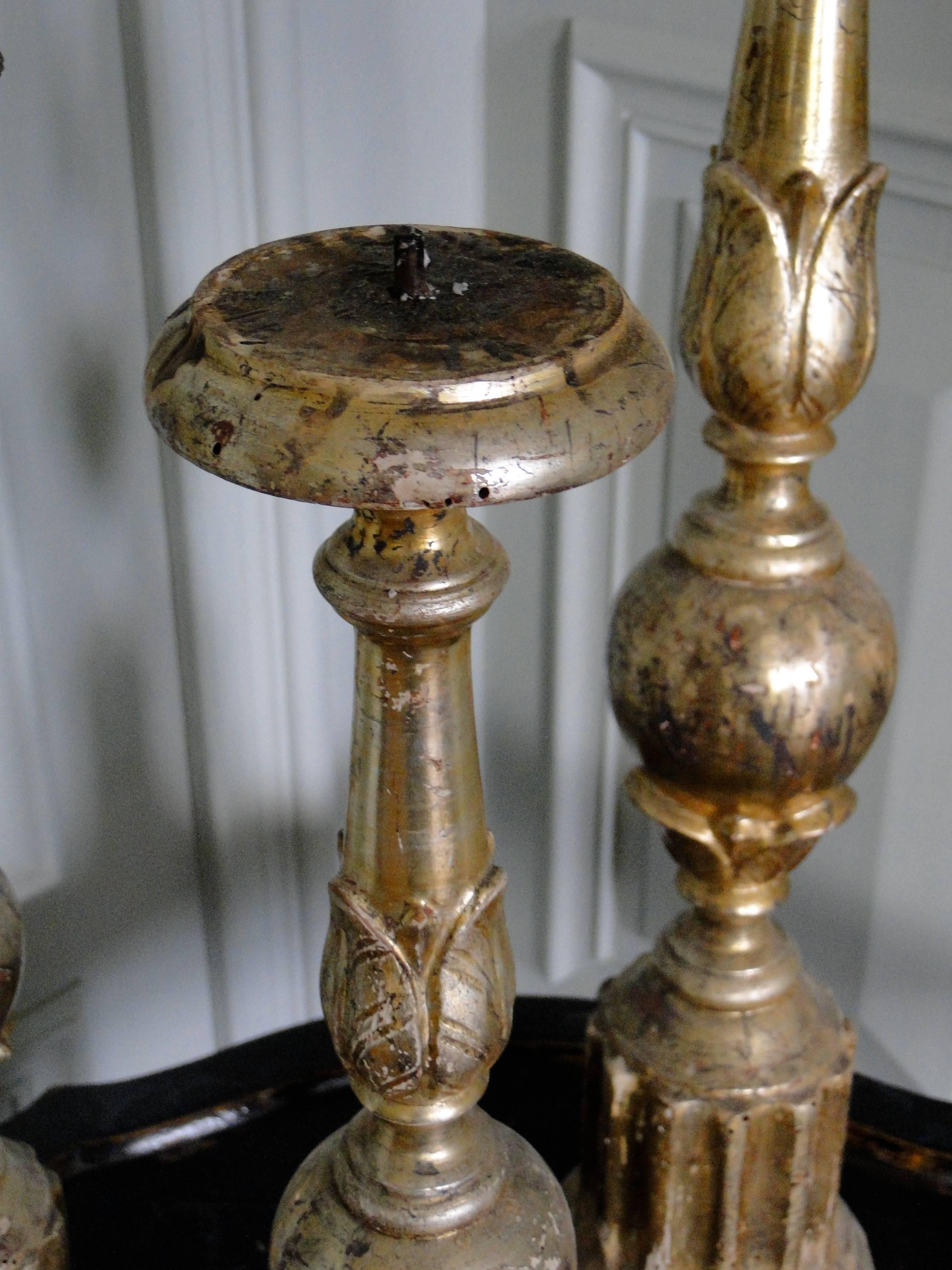 Three 18th Century Giltwood Candlesticks In Good Condition In Sames, FR