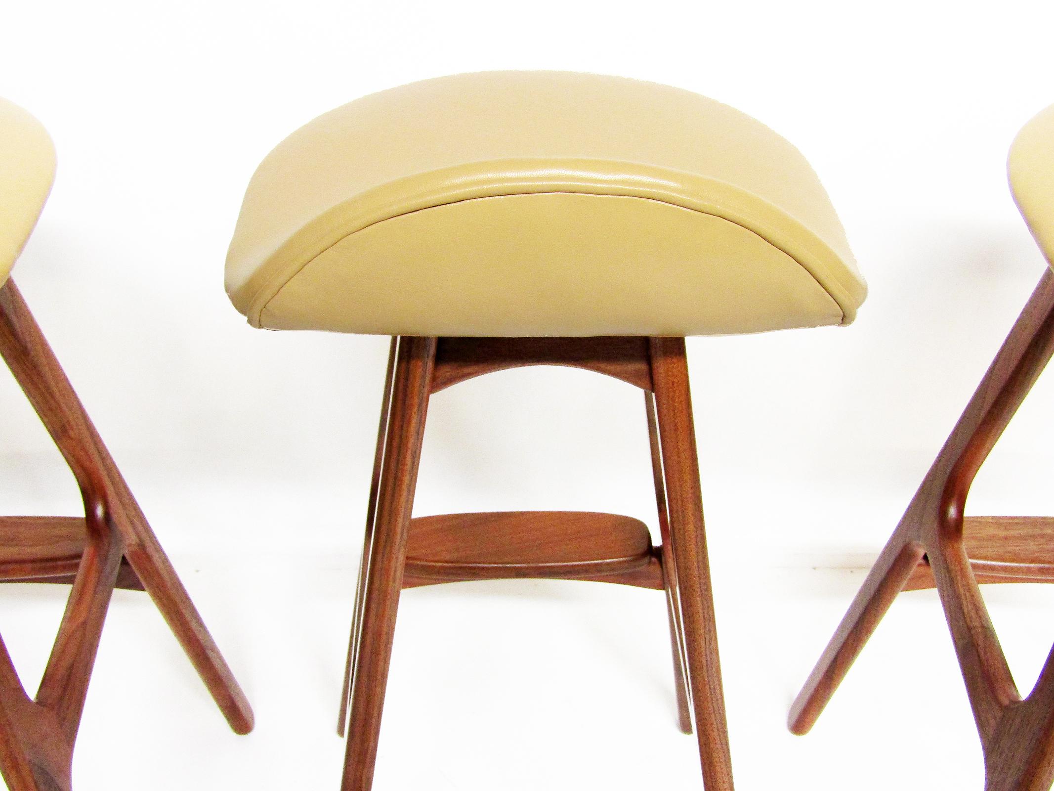 Three 1960s Danish Bar Or Kitchen Stools In Rosewood & Leather by Erik Buch For Sale 5
