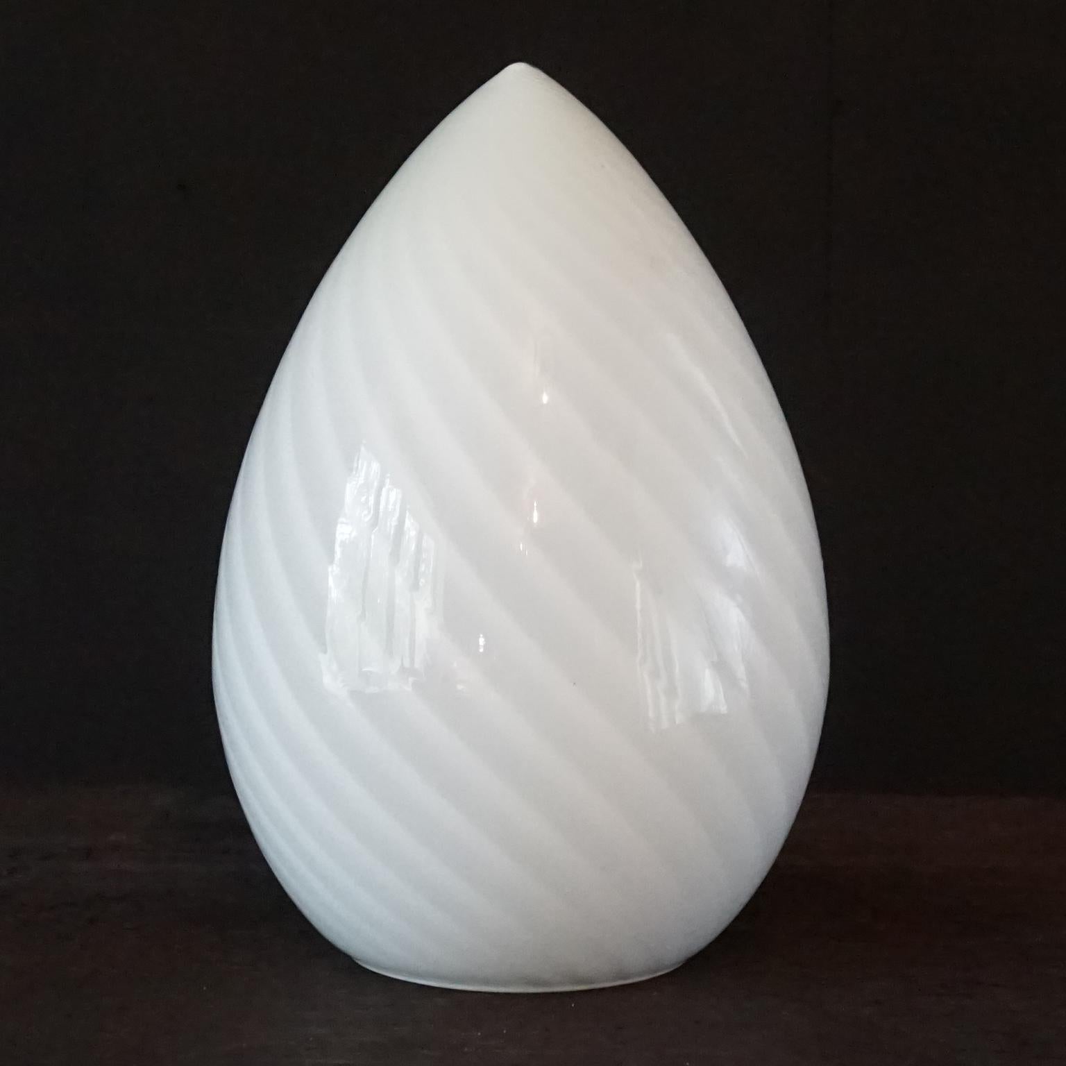 Three 1980s Italian Medium Murano White Glass Swirl Mushroom and Egg Lamps For Sale 8