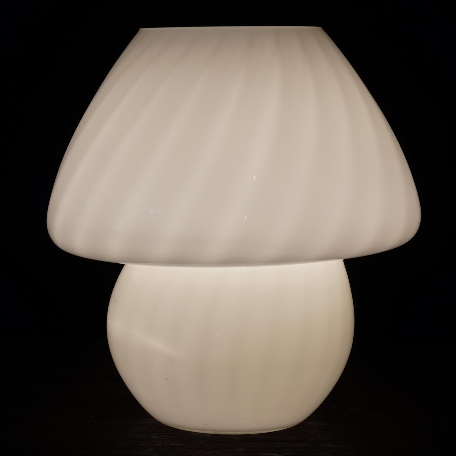 Three 1980s Italian Medium Murano White Glass Swirl Mushroom and Egg Lamps For Sale 1