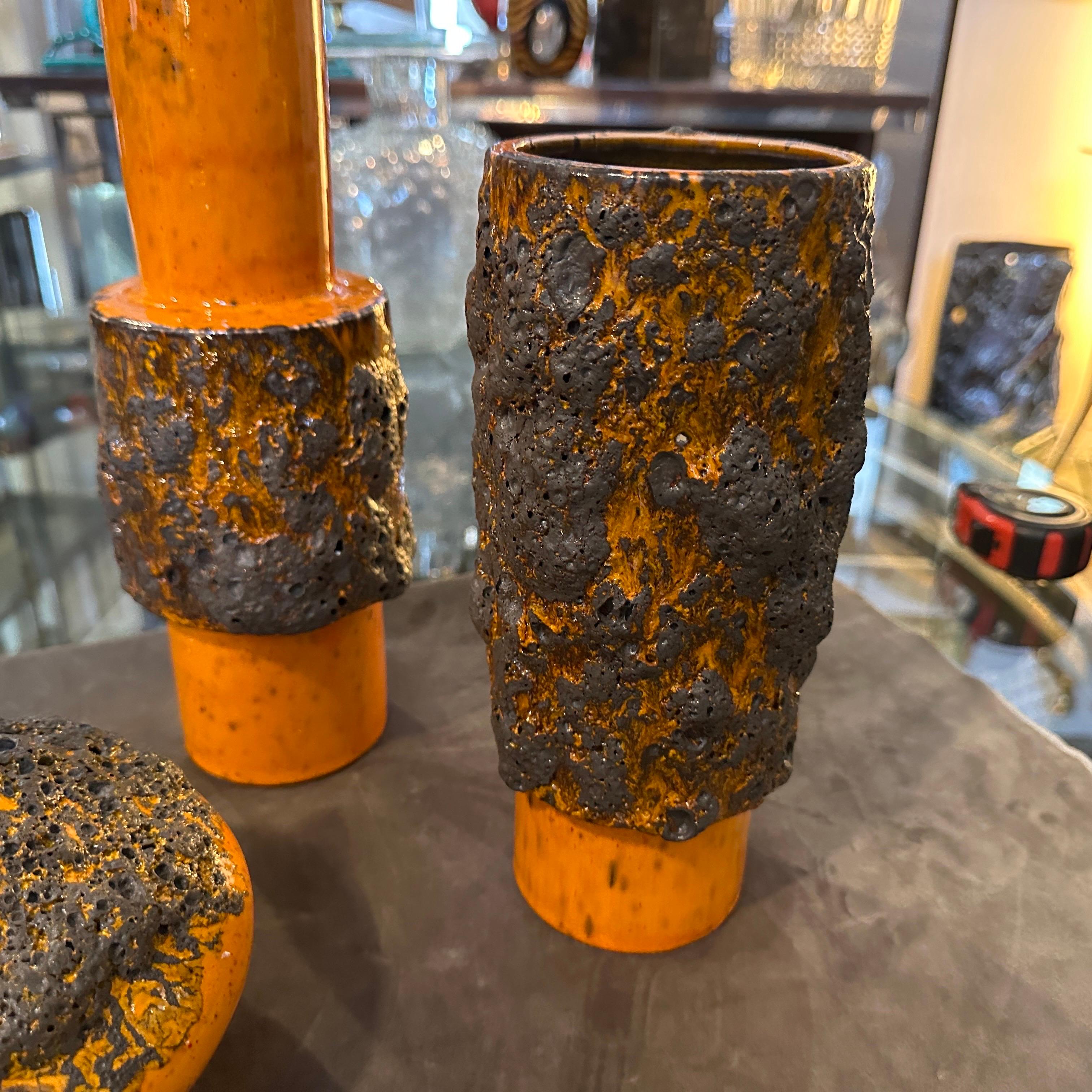 Ceramica Tre arancioni e neri modernisti degli anni '80  Vasi tedeschi in ceramica Fat Lava in vendita