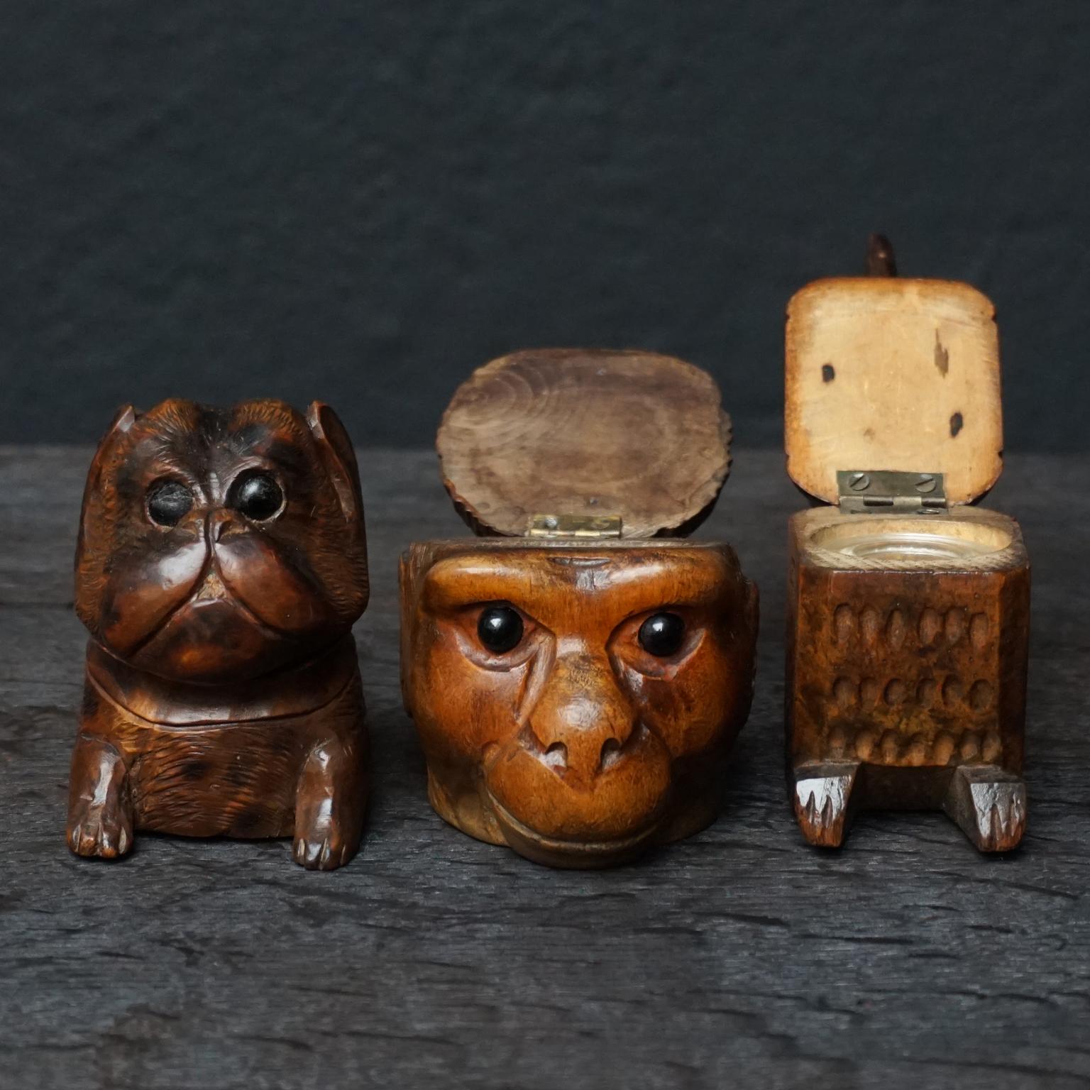 Three 19th Century Black Forest Carved Walnut Inkwells Monkey Kingfisher Bulldog In Good Condition For Sale In Haarlem, NL