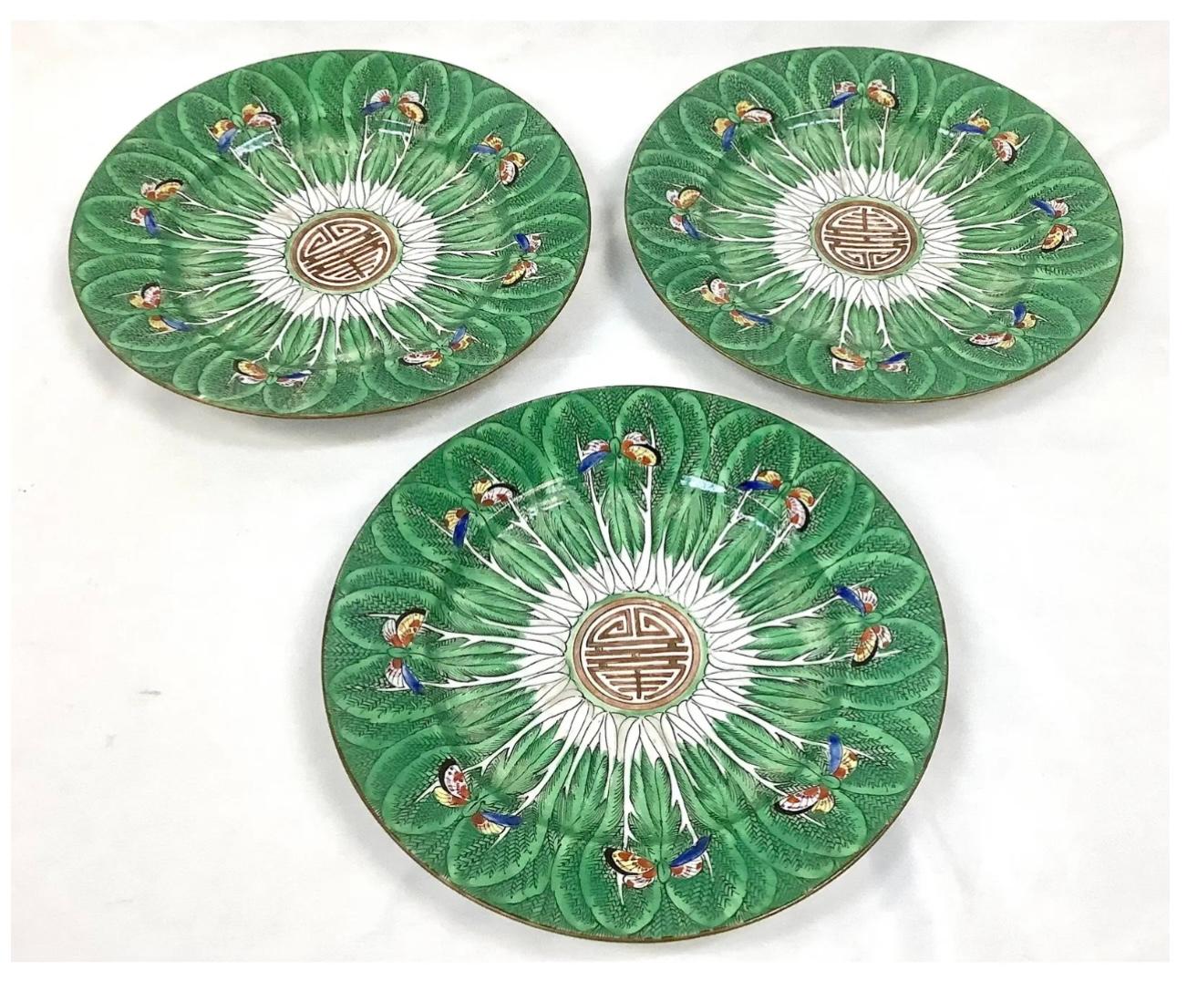 Set of 3 beautiful Chinese export porcelain green cabbage leaf butterfly plate. Colors or white, blue, yellow and red throughout. Contains gold central medallion and gilt rim. Excellent condition with no chips or cracks.

