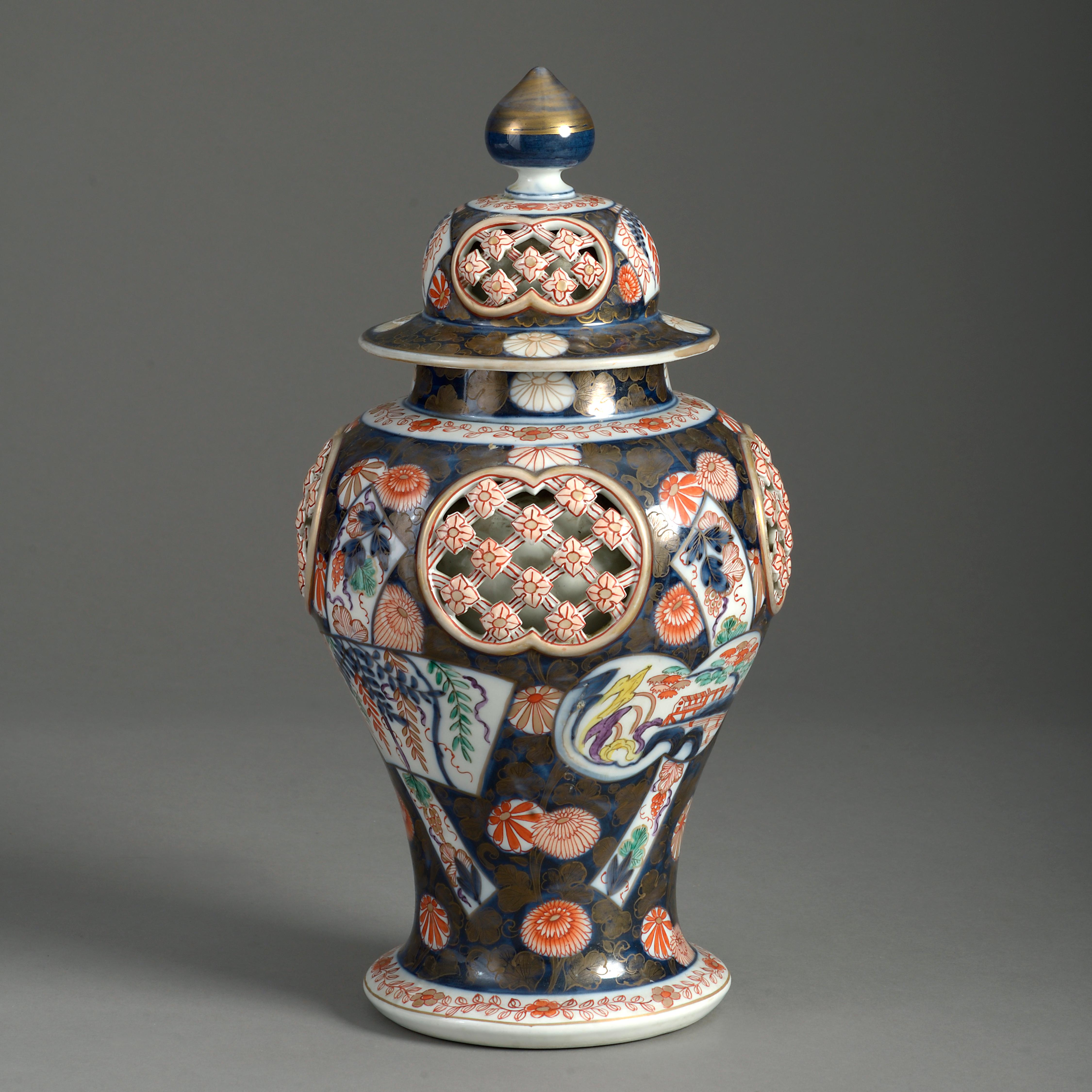 Ceramica Tre vasi in porcellana Imari Porcelain del XIX secolo