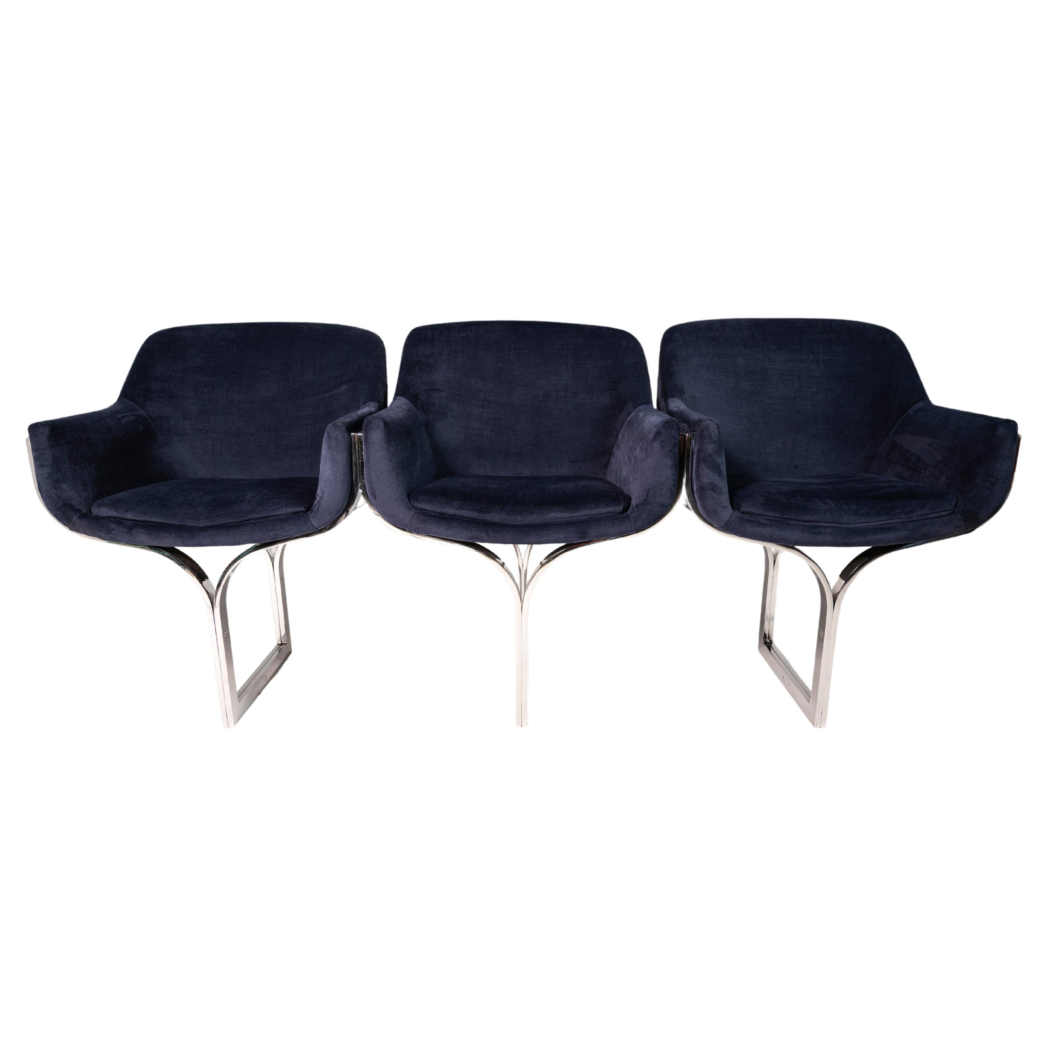 An jaw dropping statement piece. This three seat bench is attributed to Milo Baughman. The comfortable concave seats are found in navy velvet upholstery and are set on a sumptuous chrome base.

---Dimensions---

Width: 73 in / 185.42 cm
Depth: 22.5