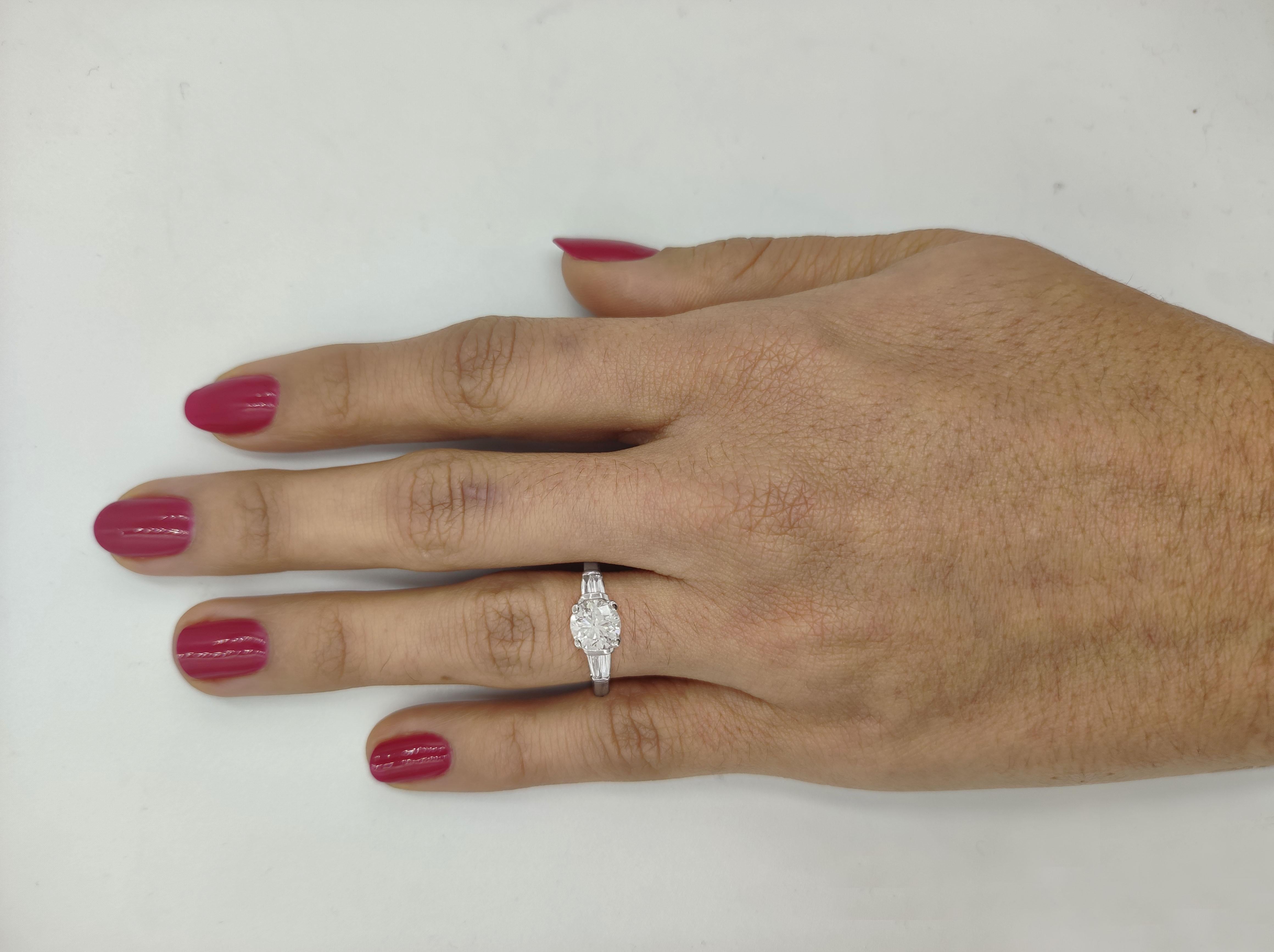 Modern Three 3-Stone Round Brilliant Cut Diamond Engagement Ring For Sale