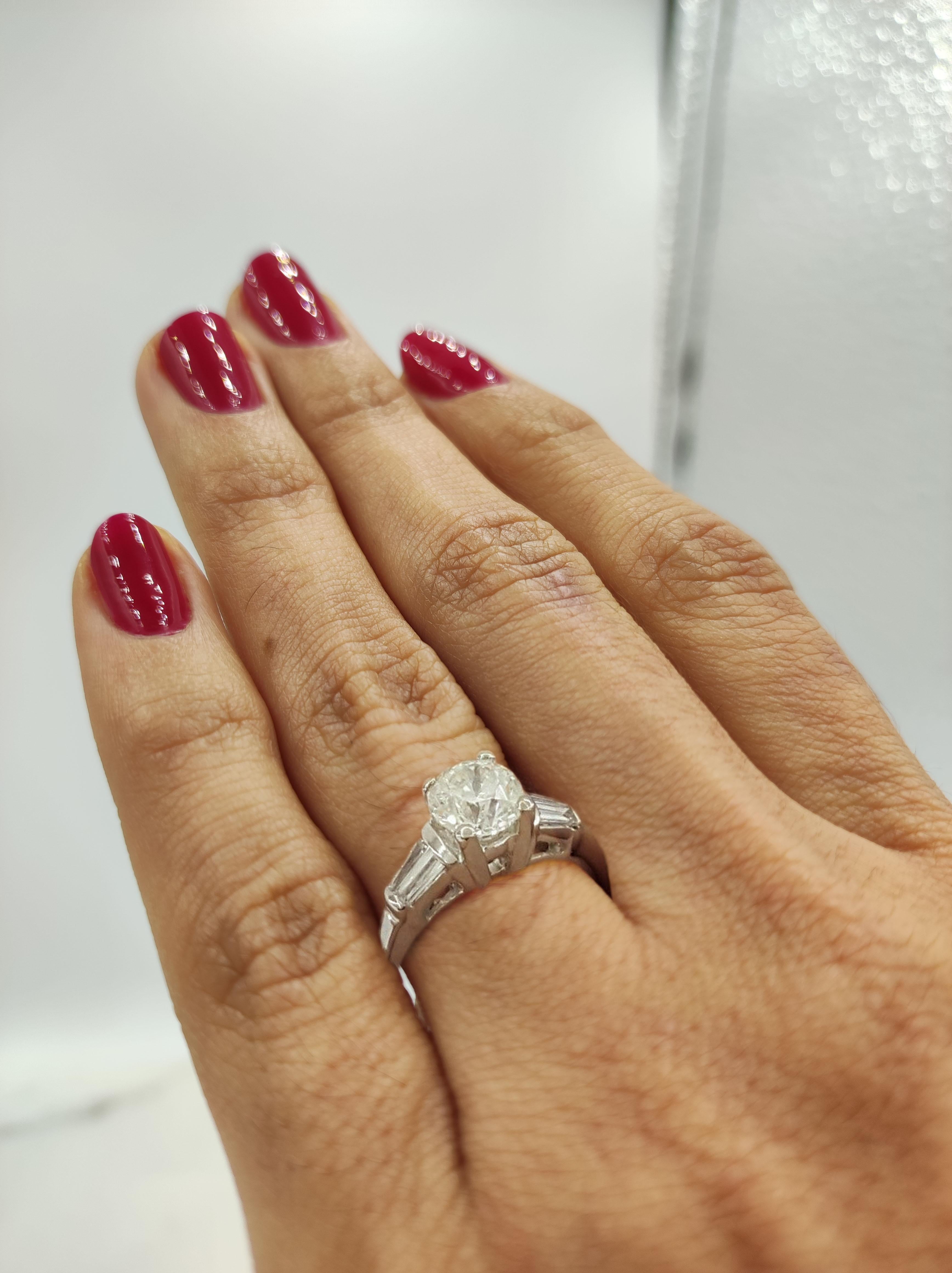 Three 3-Stone Round Brilliant Cut Diamond Engagement Ring In New Condition For Sale In Rome, IT