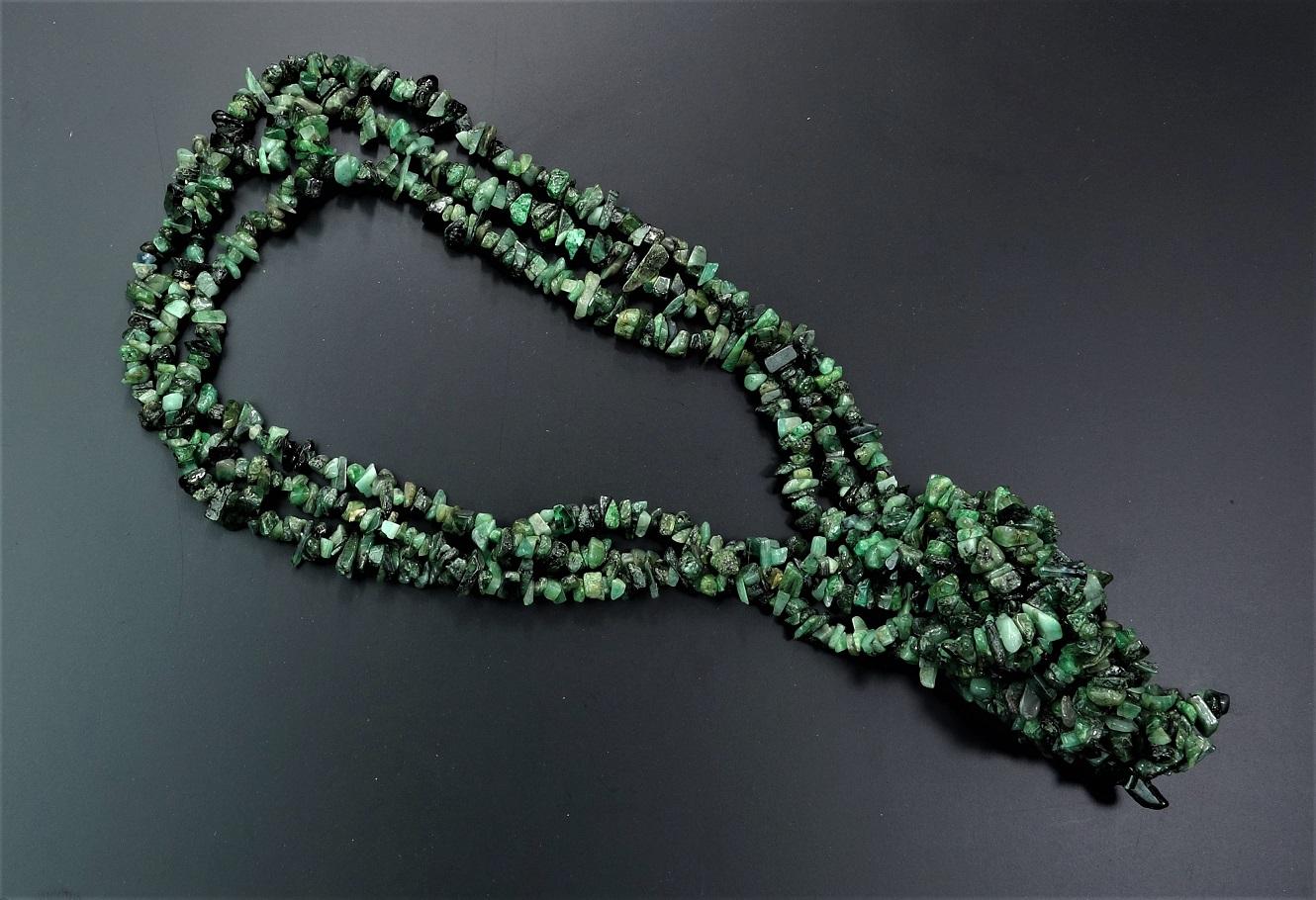 AJD Three Continuous Circles of Emerald Chips Necklace 2