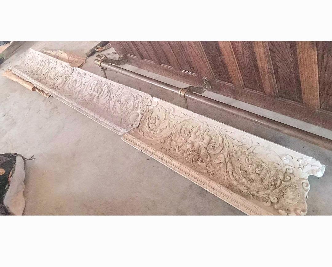 Carved Three 4' intricate interlocking plaster crown molding pieces  For Sale