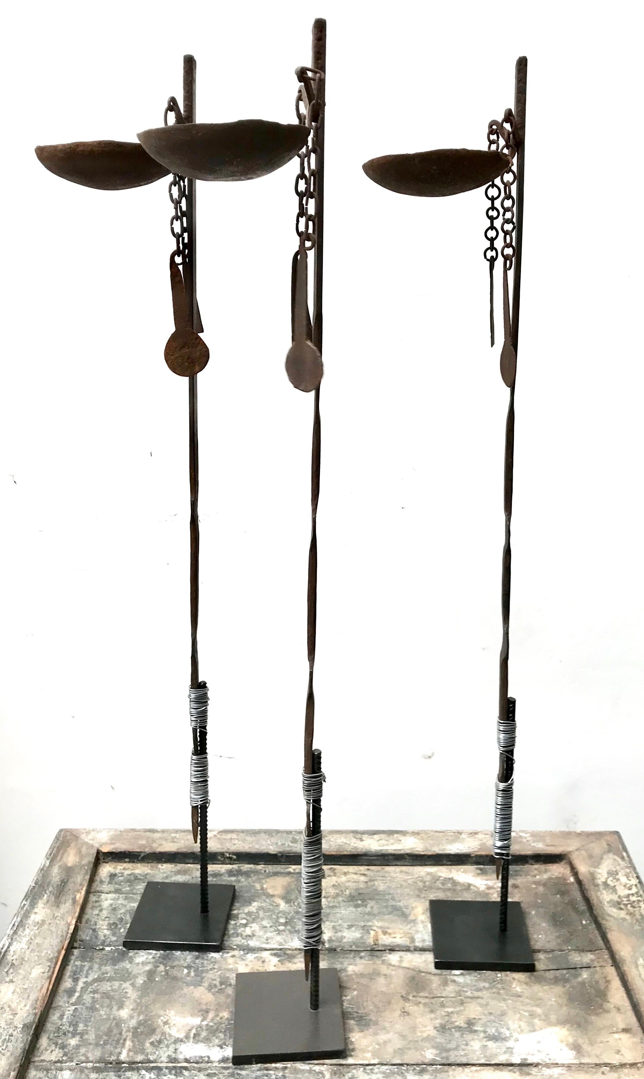 Three African Forged Iron Oil Lamps In Good Condition For Sale In Antwerp, BE