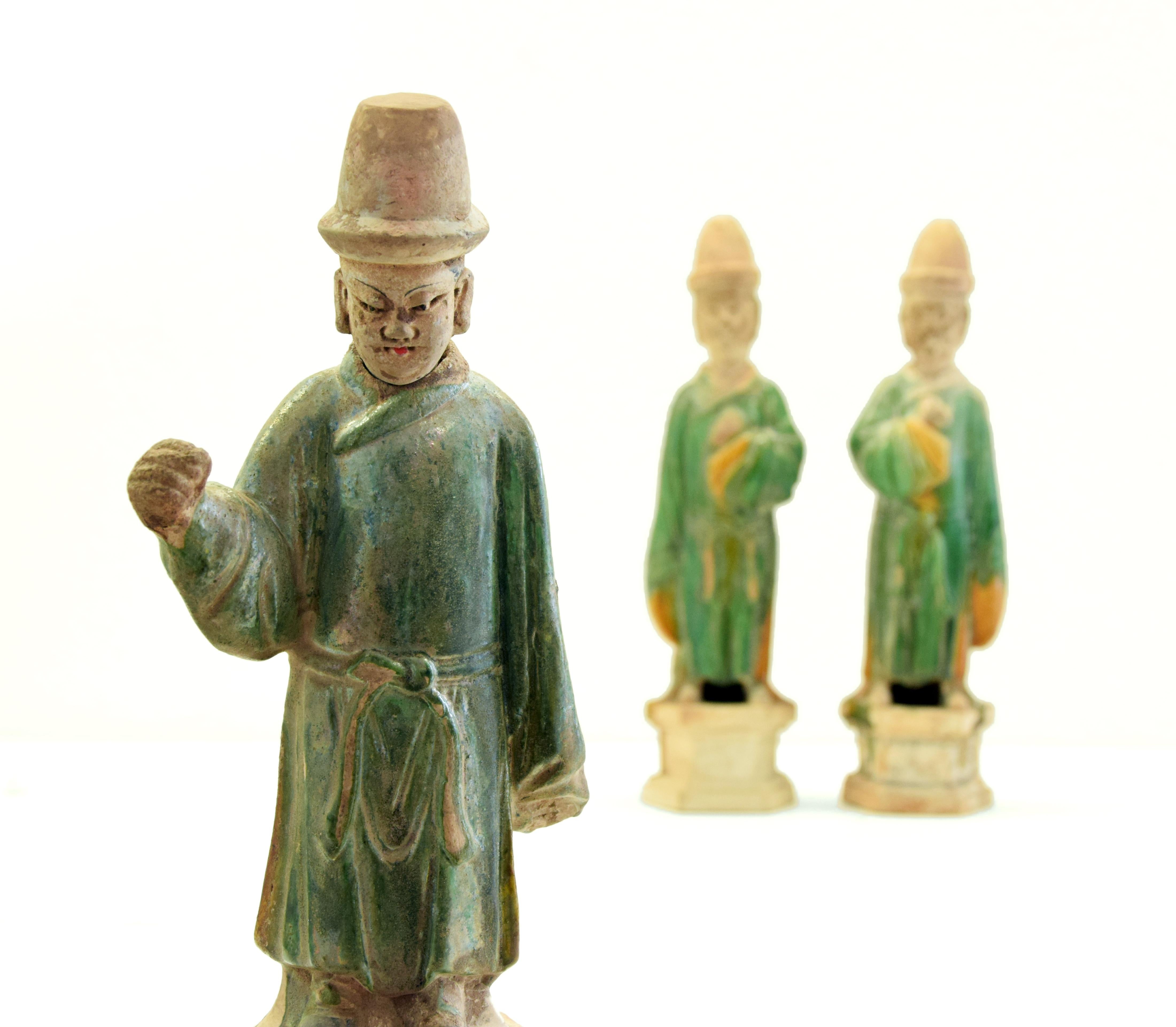 Trois anciennes sculptures en terre cuite:: Chine Période Ming Bon état - En vente à Roma, IT