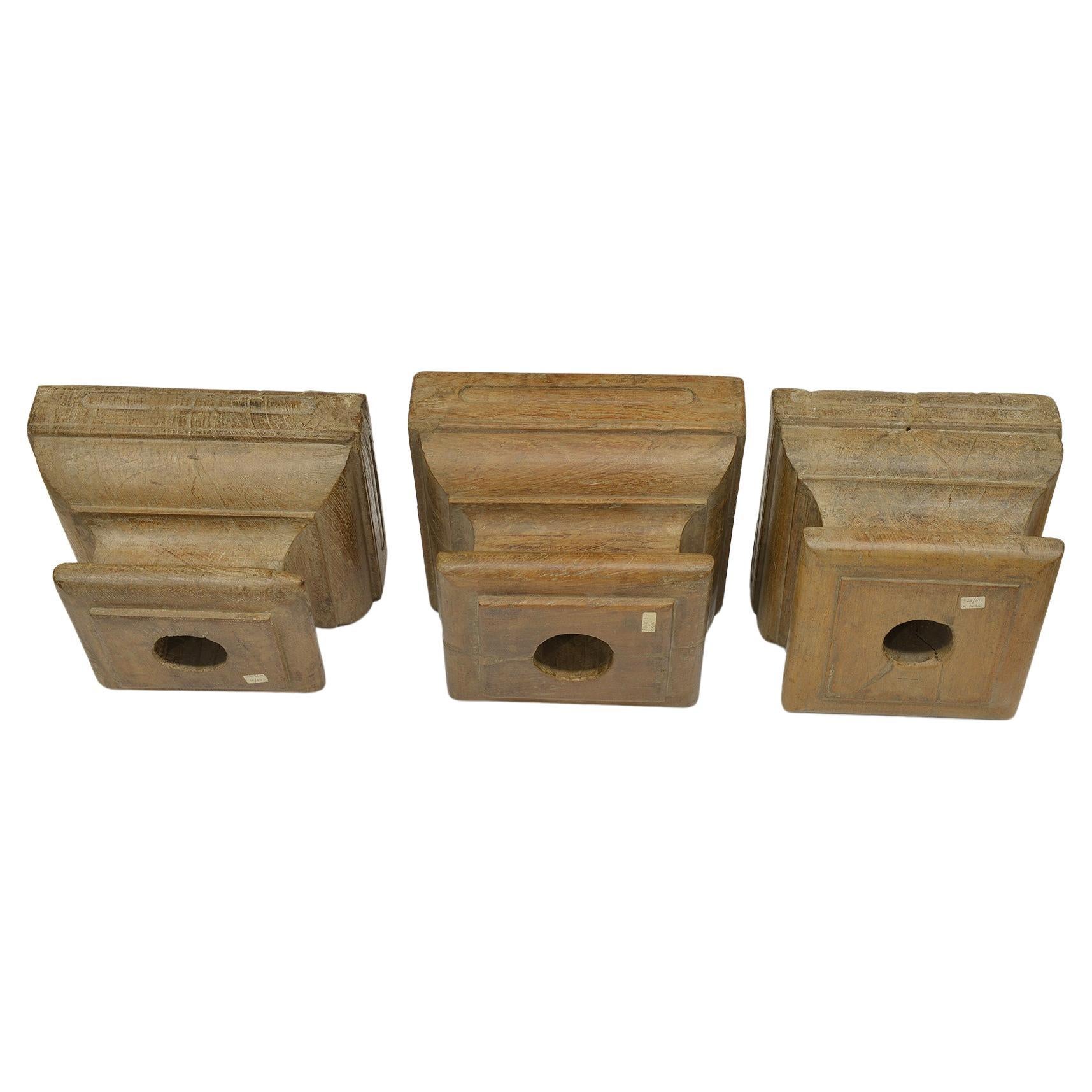 Grec classique Trois Capitoles en bois anciens en vente