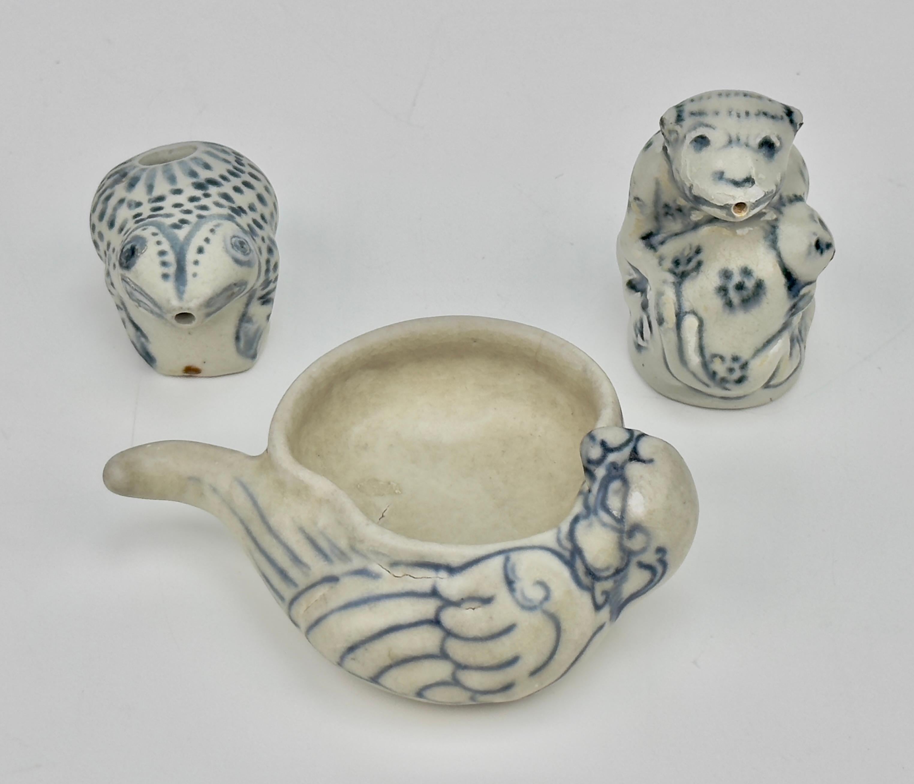 Tres goteros con forma de rana, loro y mono de Annam, s. XV La Dinastía Vietnamita en venta