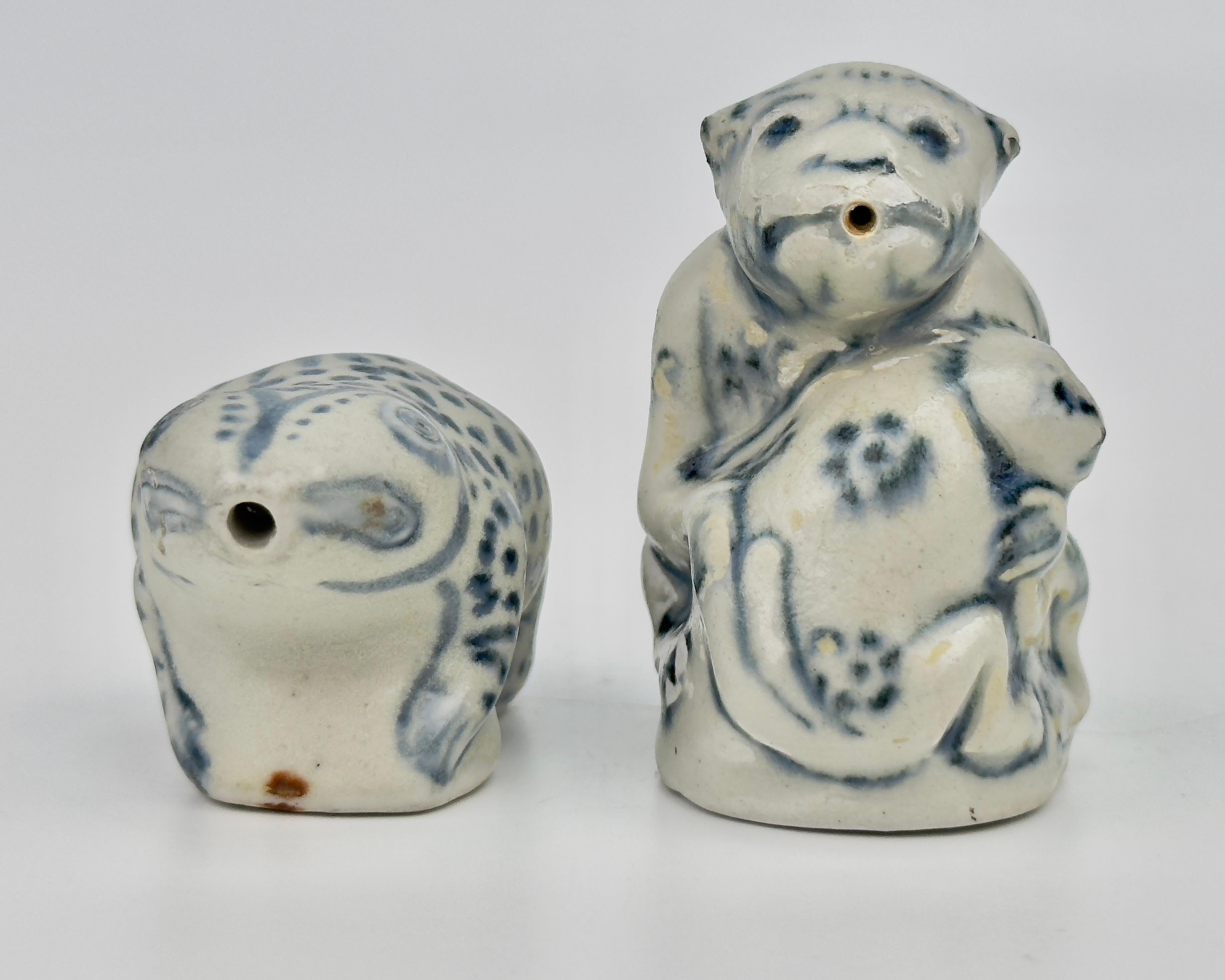 Tres goteros con forma de rana, loro y mono de Annam, s. XV La Dinastía Glaseado en venta