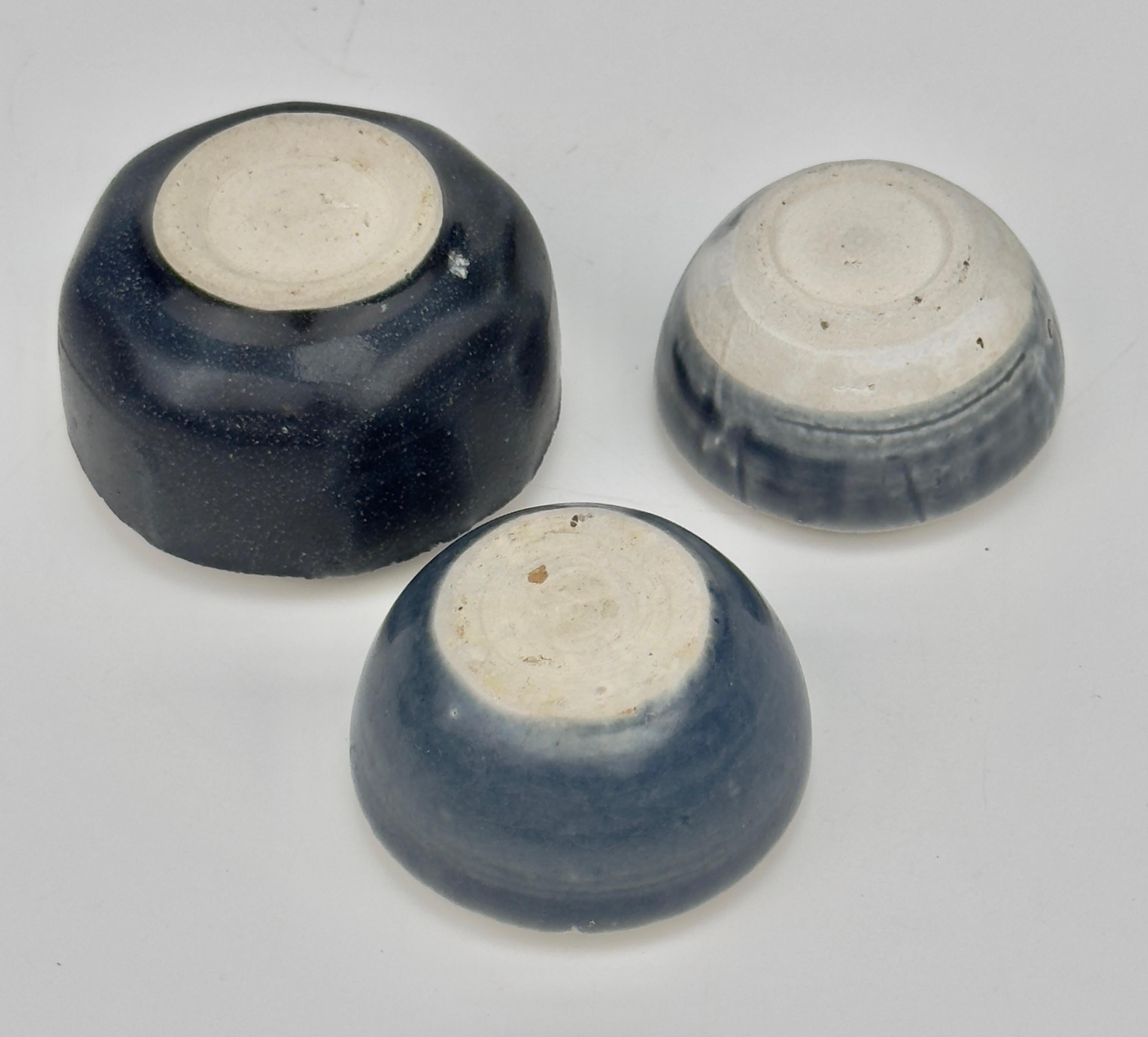 Tre piccole scatole con coperchio blu di Annamese, XV secolo, dinastia Le in vendita 2