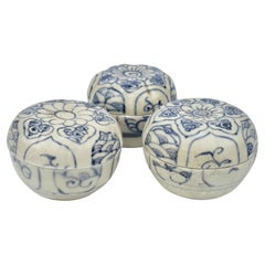 Antique Three Annamese Small Lidded Boxes with flower design, 15th century, Le Dynasty
