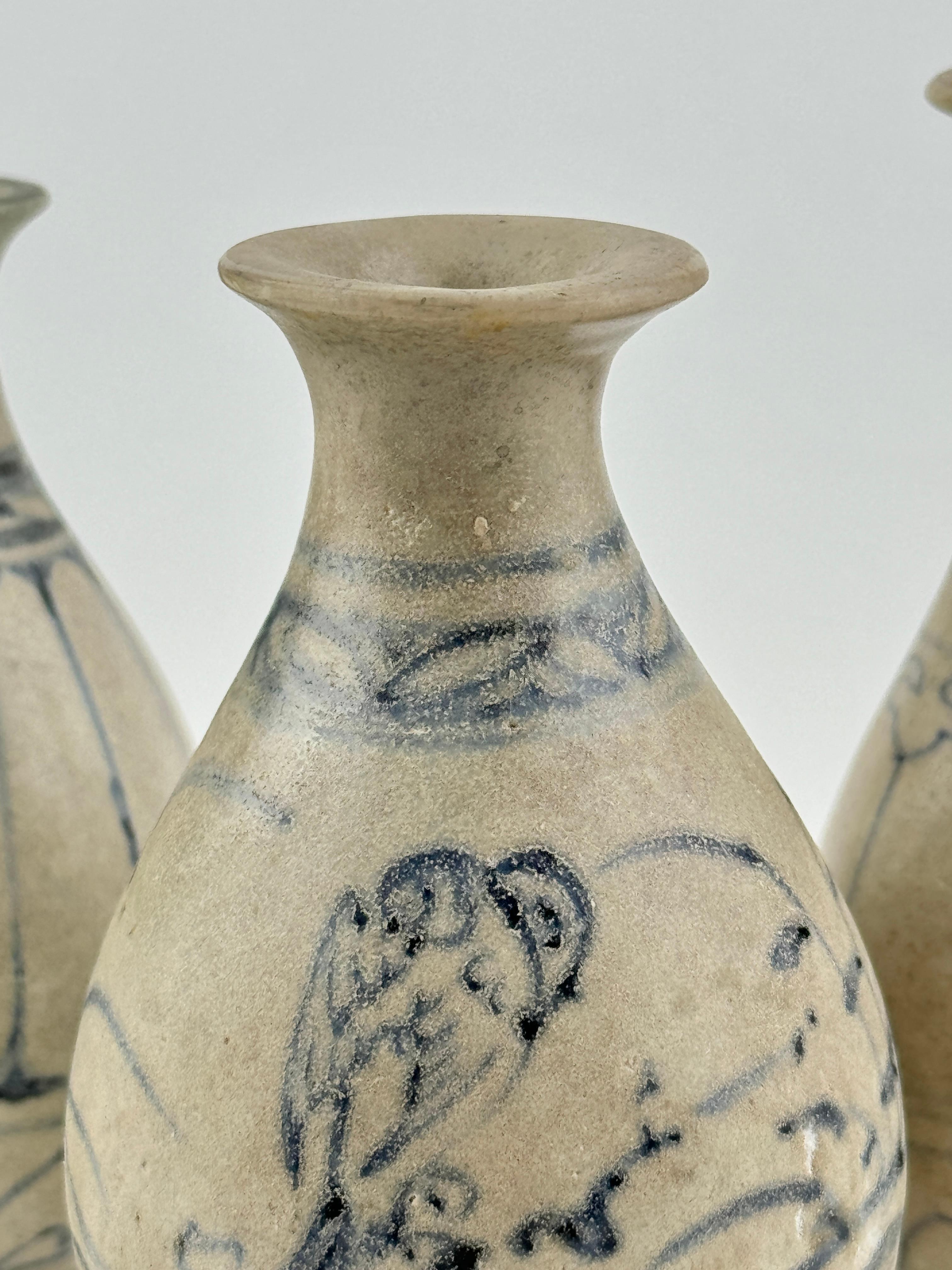 Three Annamese Small Yuhuchunping, 15th century, Le Dynasty For Sale 1