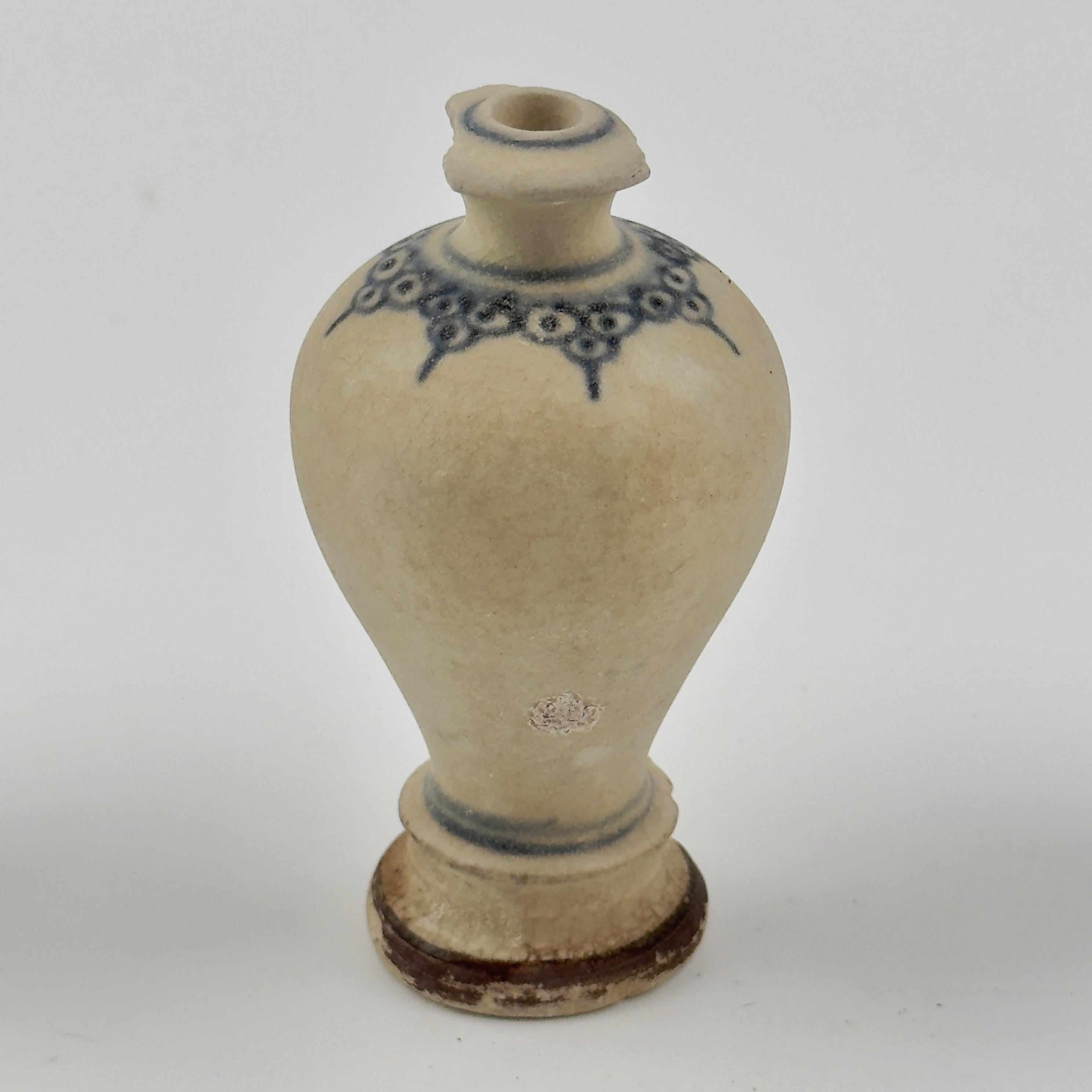 Tre vasetti in miniatura in gres annamense, XV secolo, dinastia Le In condizioni buone in vendita a seoul, KR