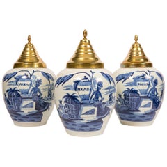 Trois pots à tabac anciens de Delft bleu et blanc