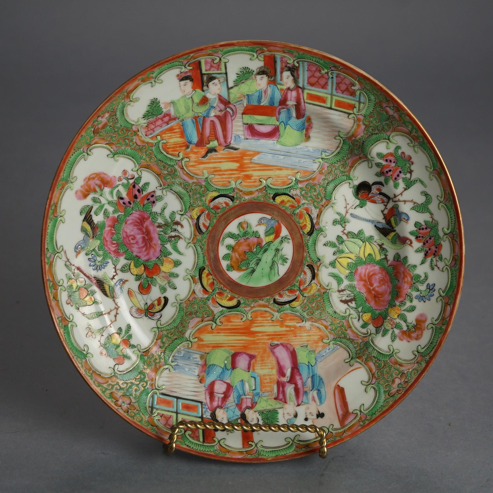 Drei antike chinesische niedrige Porzellanschalen mit Rosenmedaillon und Genre-Szenen aus Porzellan, um 1900 im Angebot 2