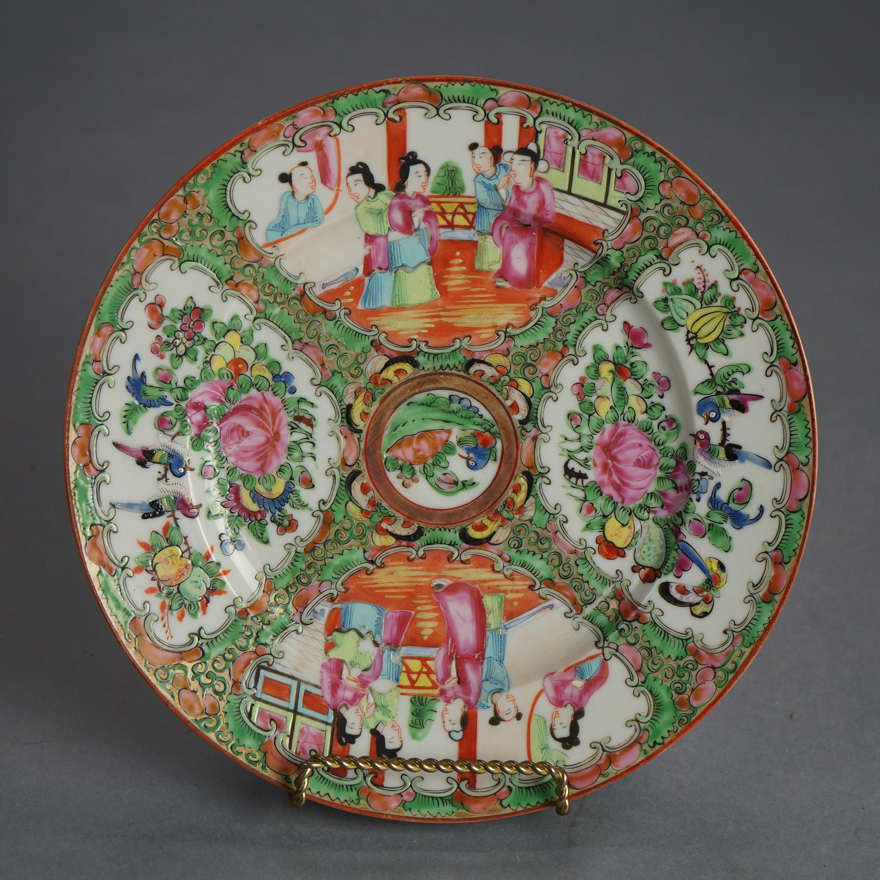 Drei antike chinesische niedrige Porzellanschalen mit Rosenmedaillon und Genre-Szenen aus Porzellan, um 1900 im Angebot 3