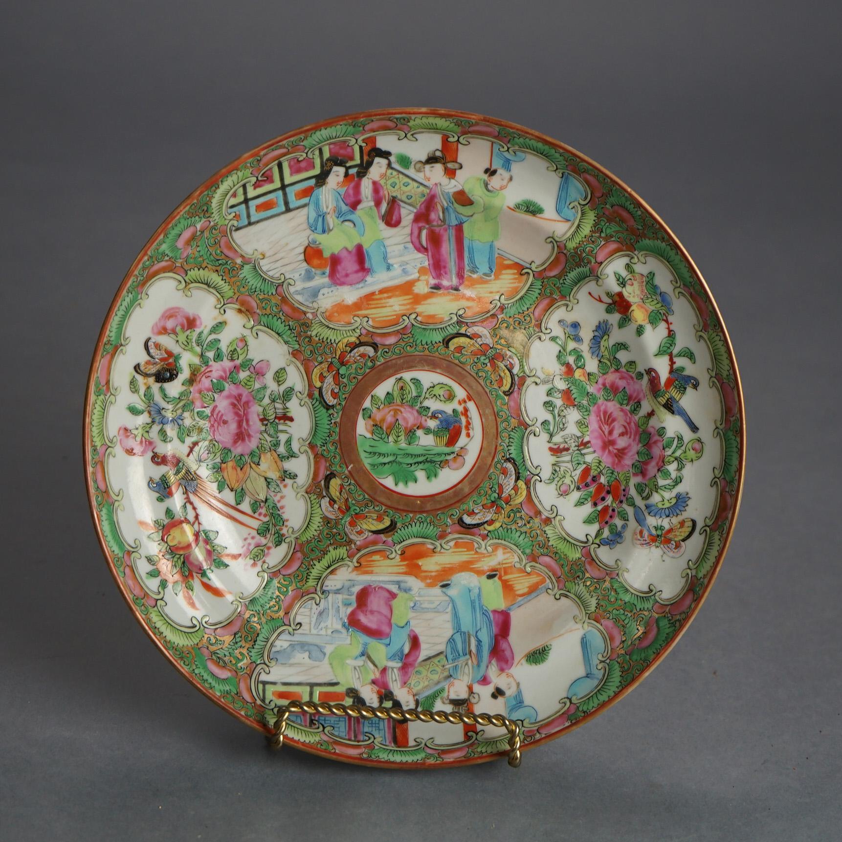 Drei antike chinesische niedrige Porzellanschalen mit Rosenmedaillon und Genre-Szenen aus Porzellan, um 1900 im Angebot 4
