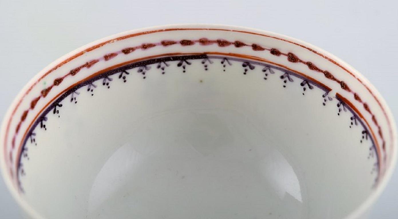 Three Antique Chinese Teacups in Hand-Painted Porcelain, Qian Long '1736-1795' For Sale 2