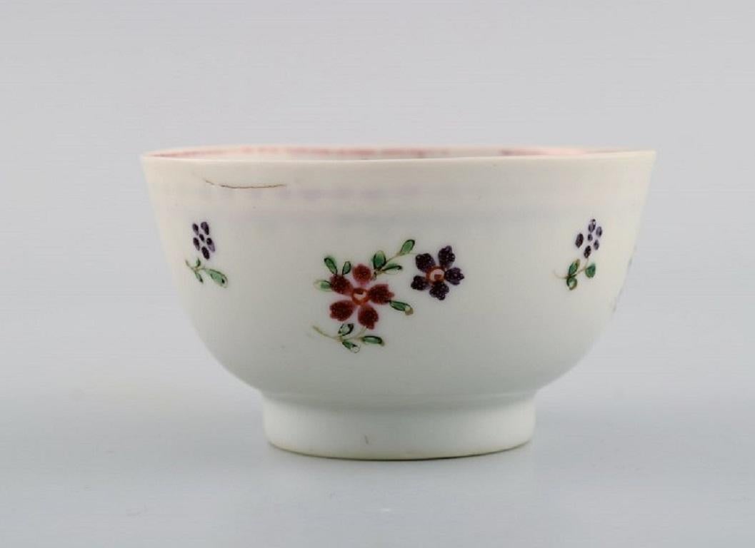 Tres tazas de té chinas antiguas de porcelana pintada a mano, Qian Long '1736-1795 Pintado a mano en venta