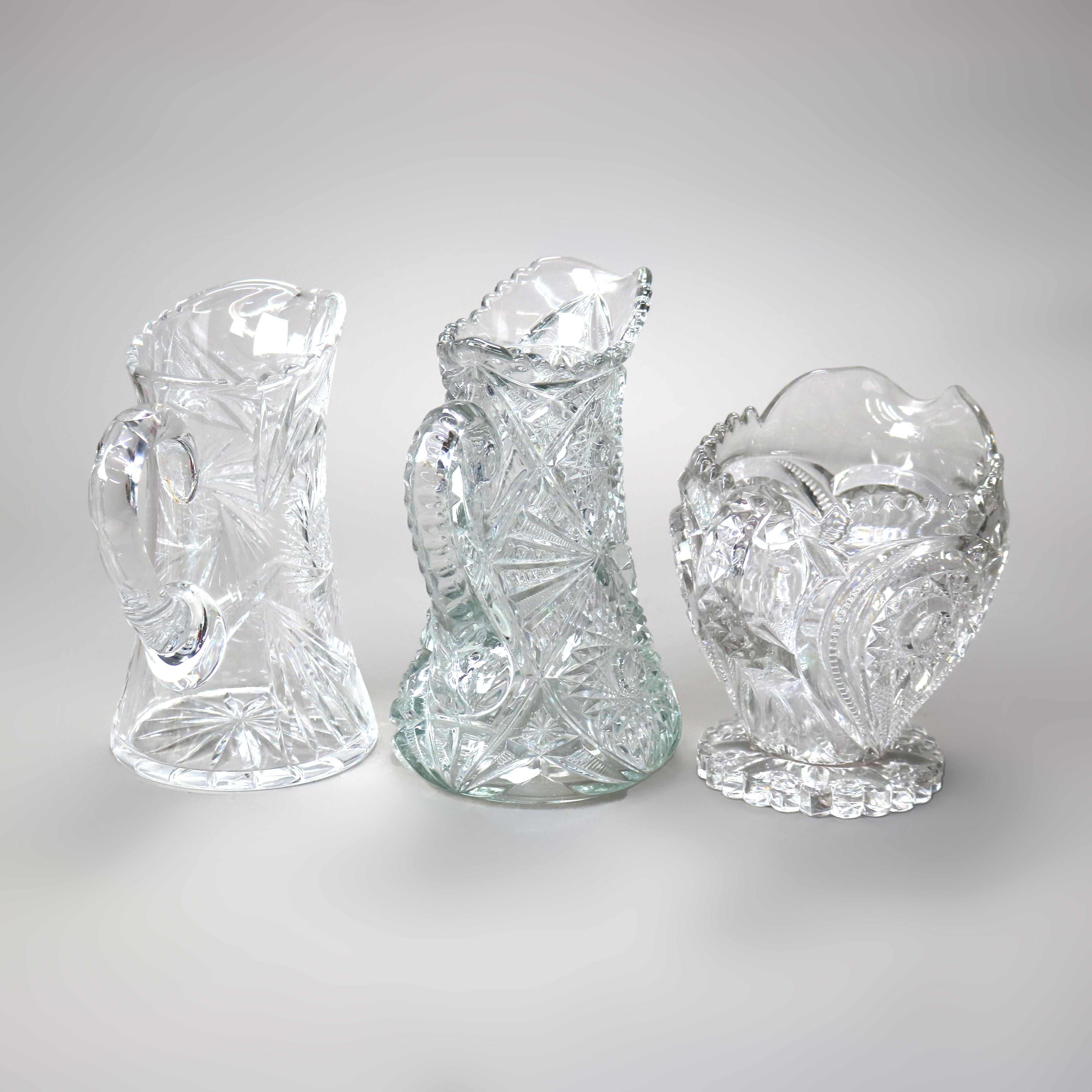 Verre Trois pichets d'eau anciens en verre taillé 19ème siècle en vente