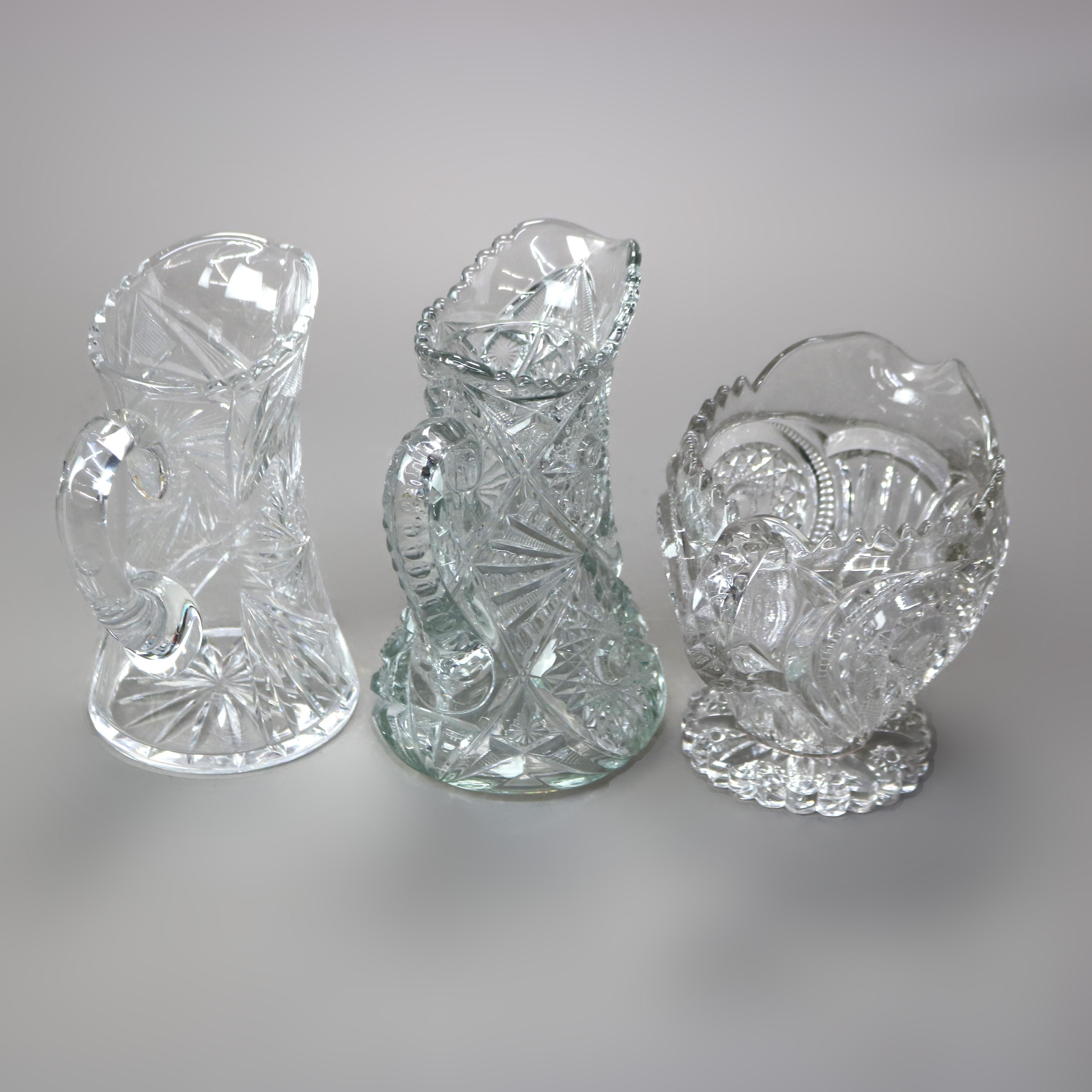 Trois pichets d'eau anciens en verre taillé 19ème siècle en vente 1
