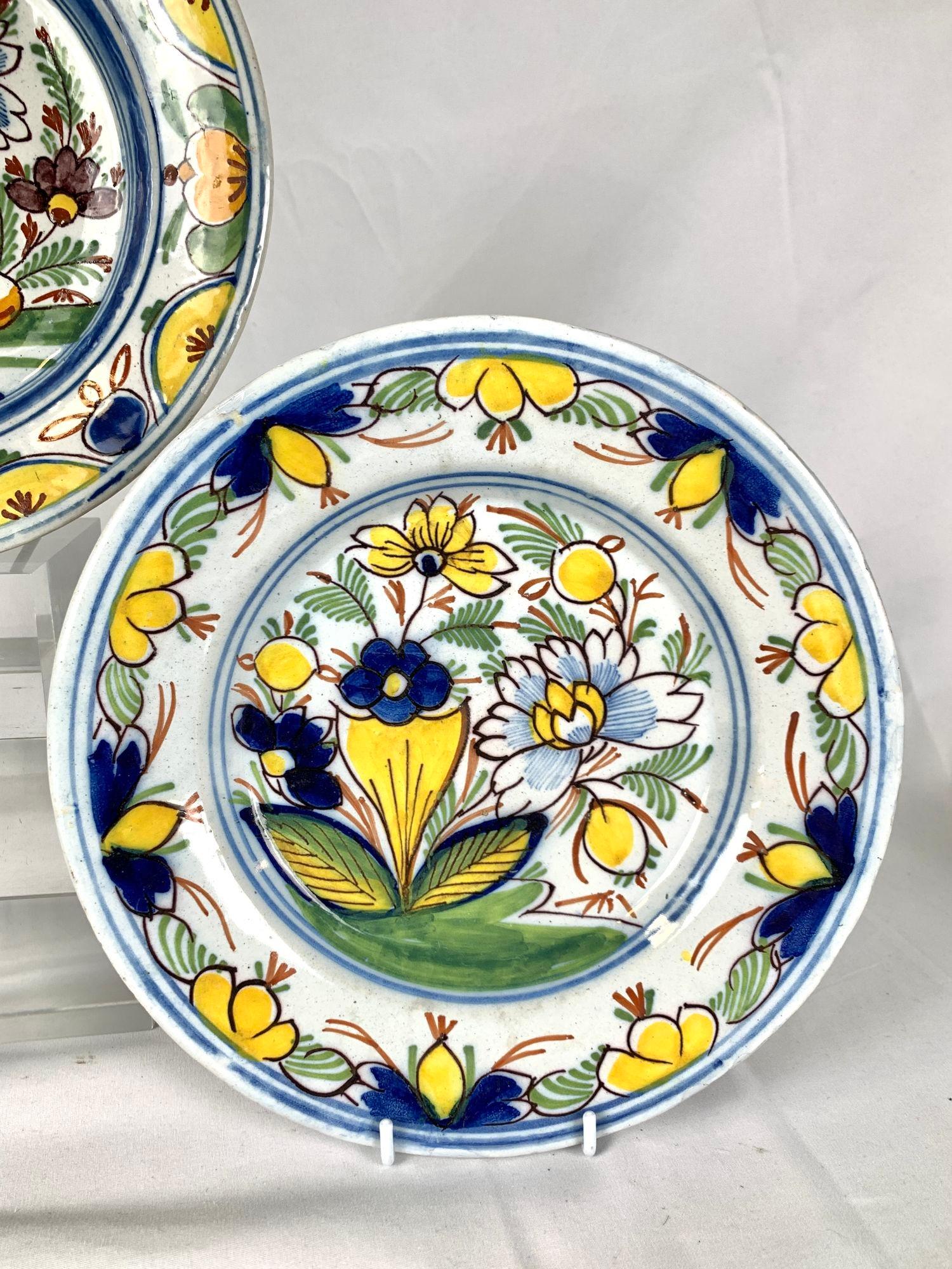 Tres Platos Holandeses Antiguos de Delft Países Bajos Circa 1800 Holandés en venta